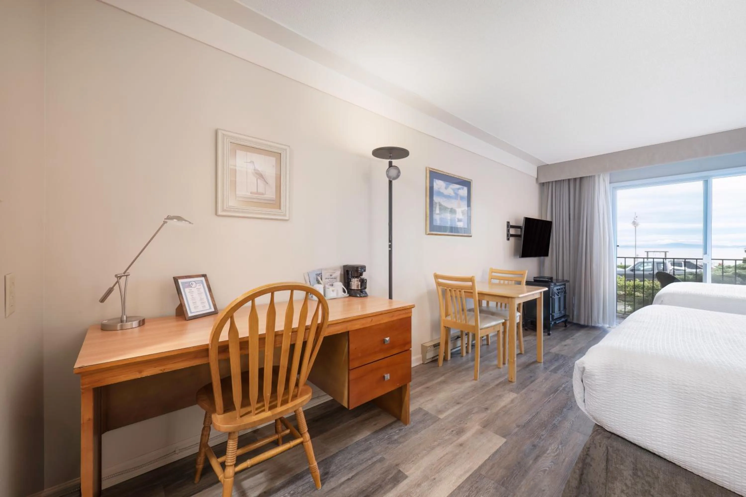 Bed in Sidney Waterfront Inn & Suites