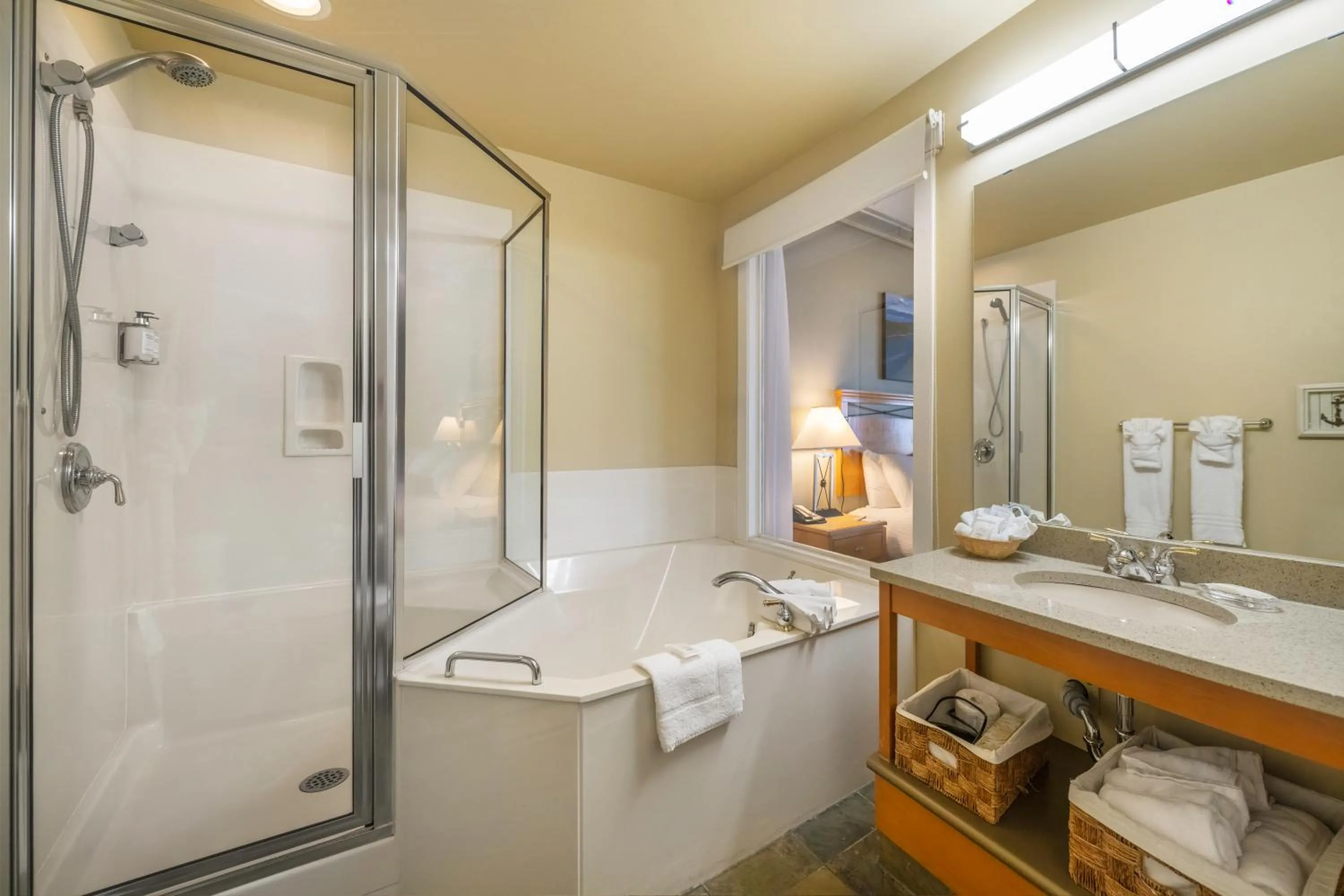 Sidney Waterfront Inn & Suites