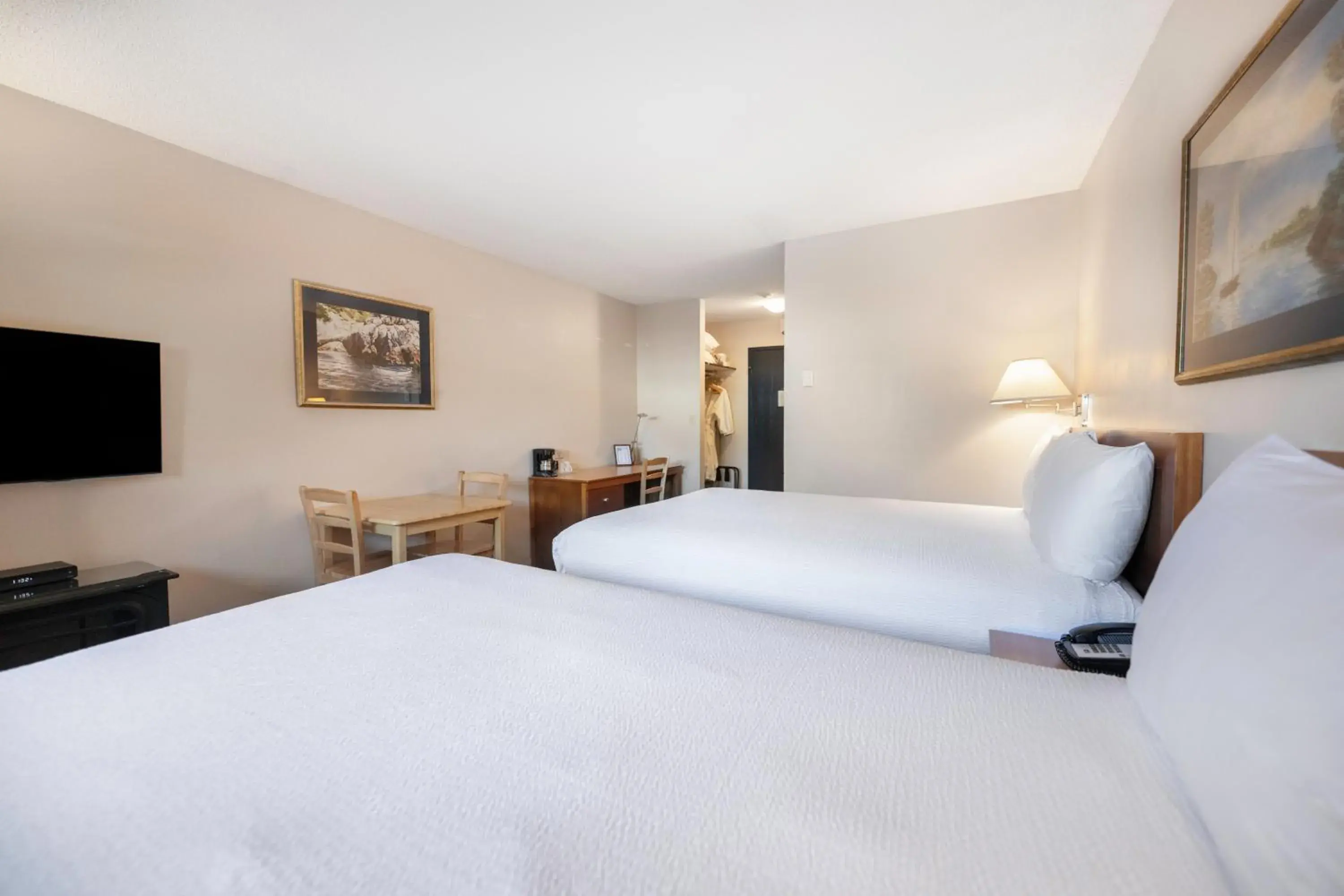 Queen Room with Two Queen Beds - Street View in Sidney Waterfront Inn & Suites Queen Room with Two Queen Beds - Street View in Sidney Waterfront Inn & Suites