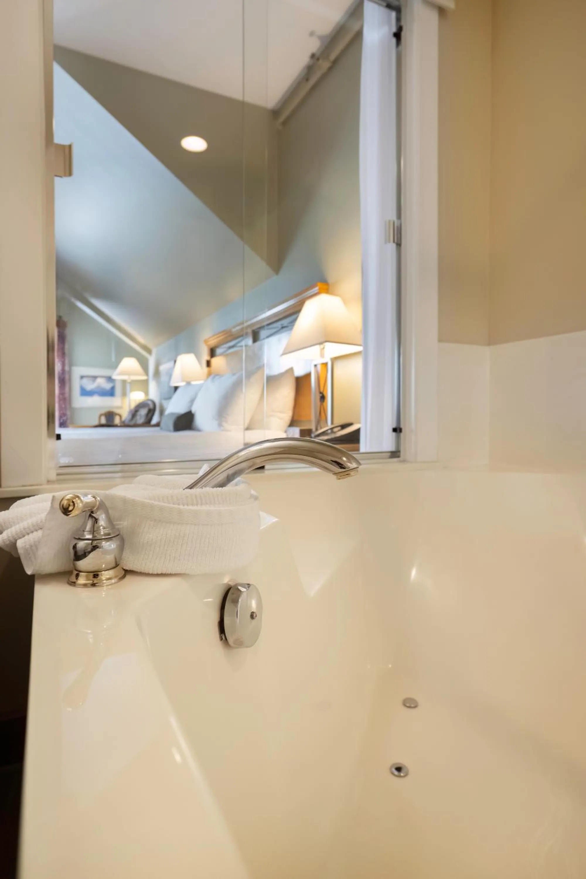 Sidney Waterfront Inn & Suites