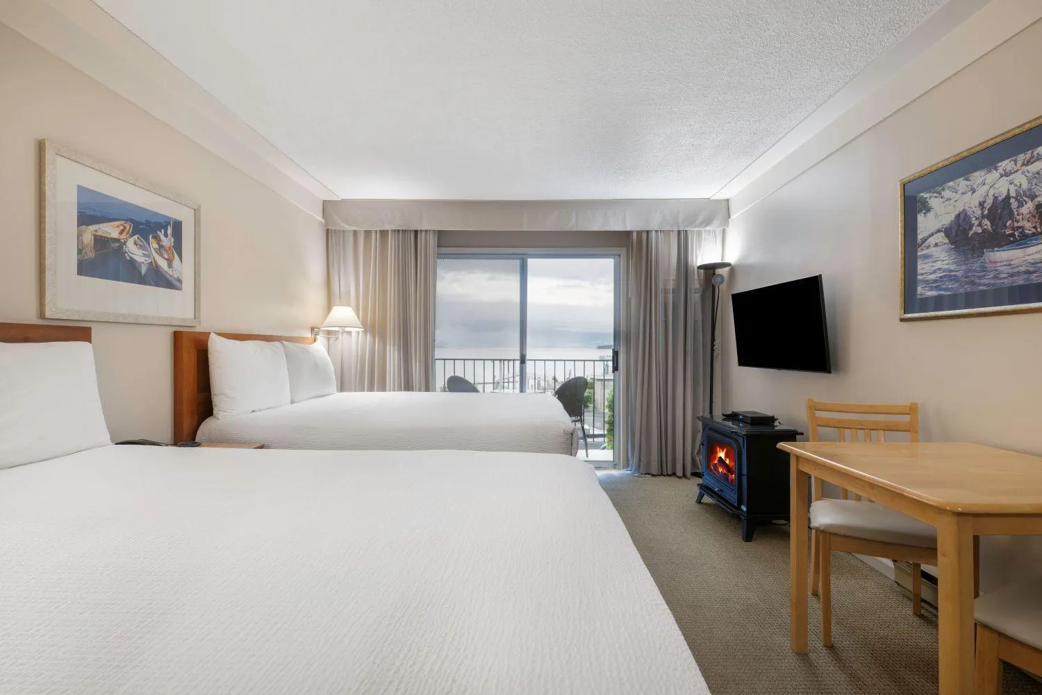 Bed in Sidney Waterfront Inn & Suites