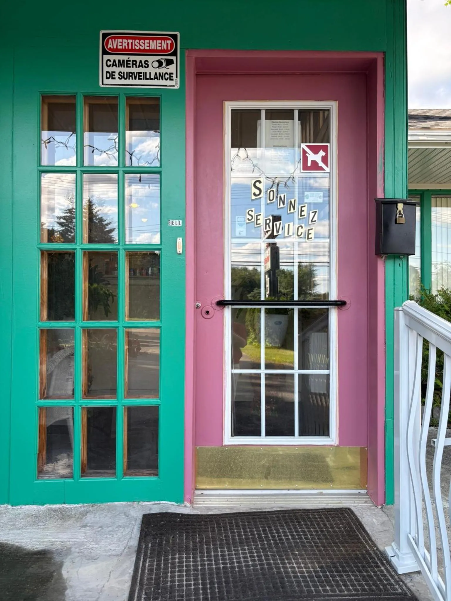 Property building in Motel Le Voyageur