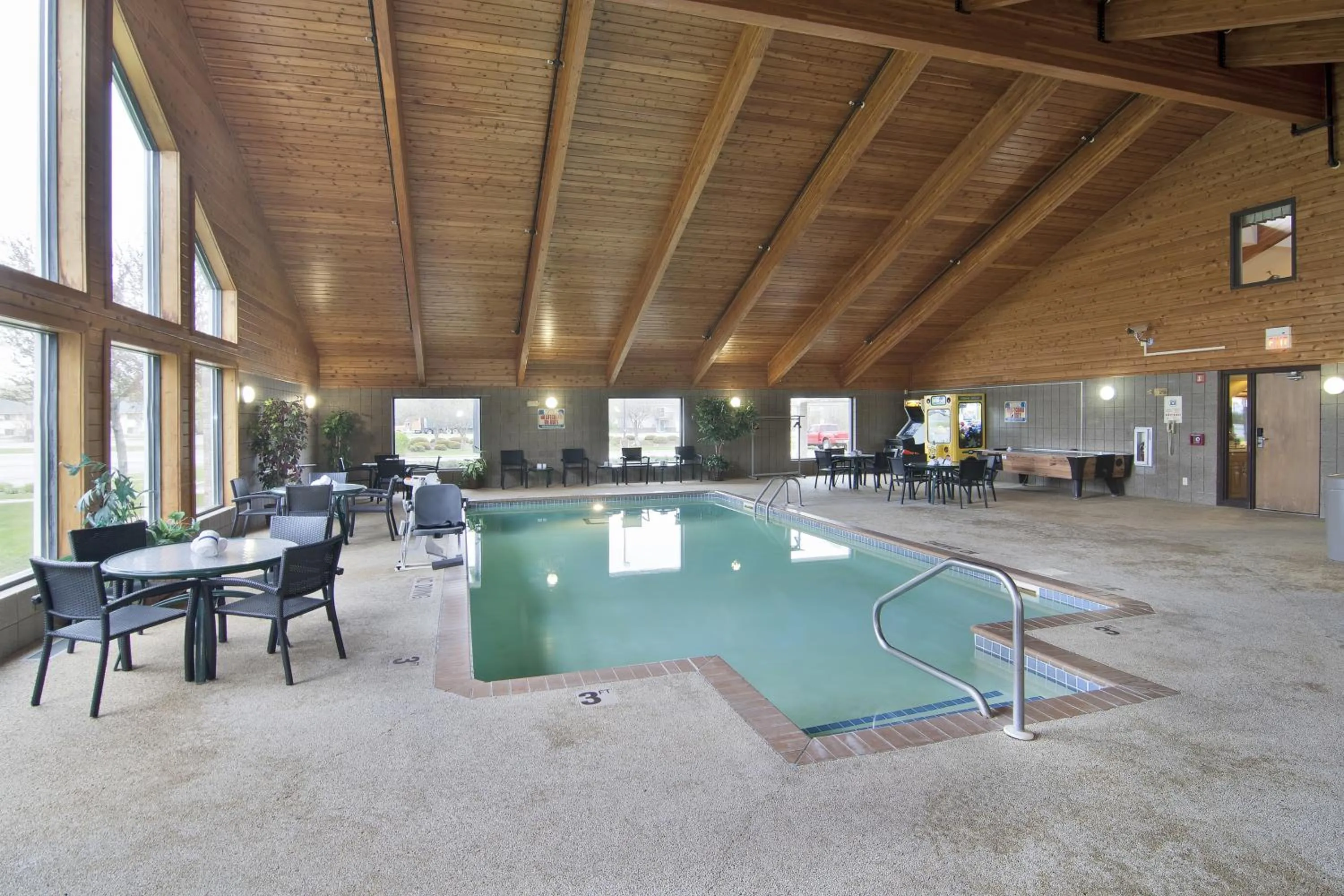 Swimming pool in Boarders Inn & Suites by Cobblestone Hotels - Faribault