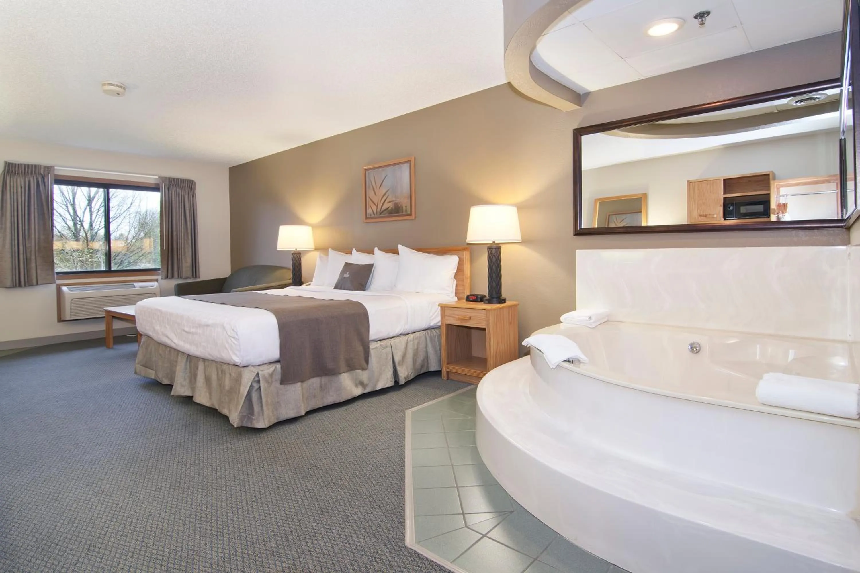 Bed in Boarders Inn & Suites by Cobblestone Hotels - Faribault