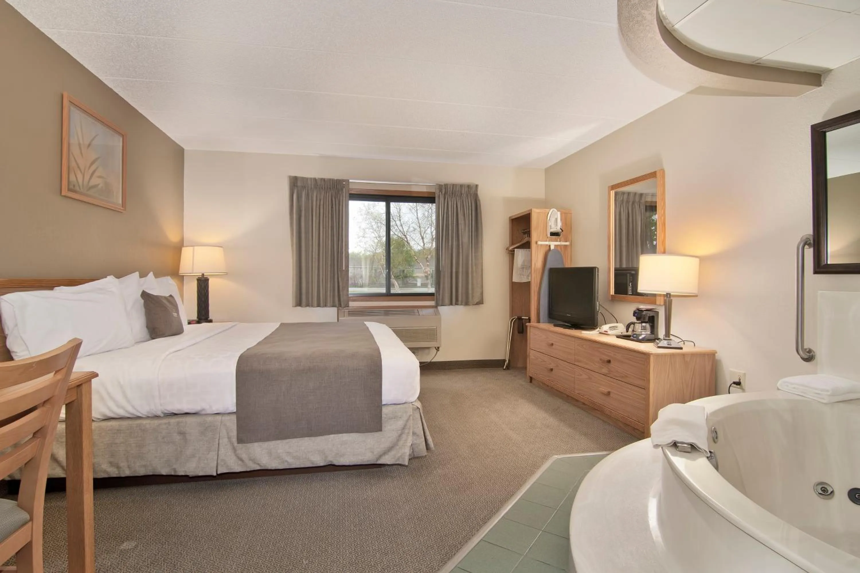 Bed in Boarders Inn & Suites by Cobblestone Hotels - Faribault
