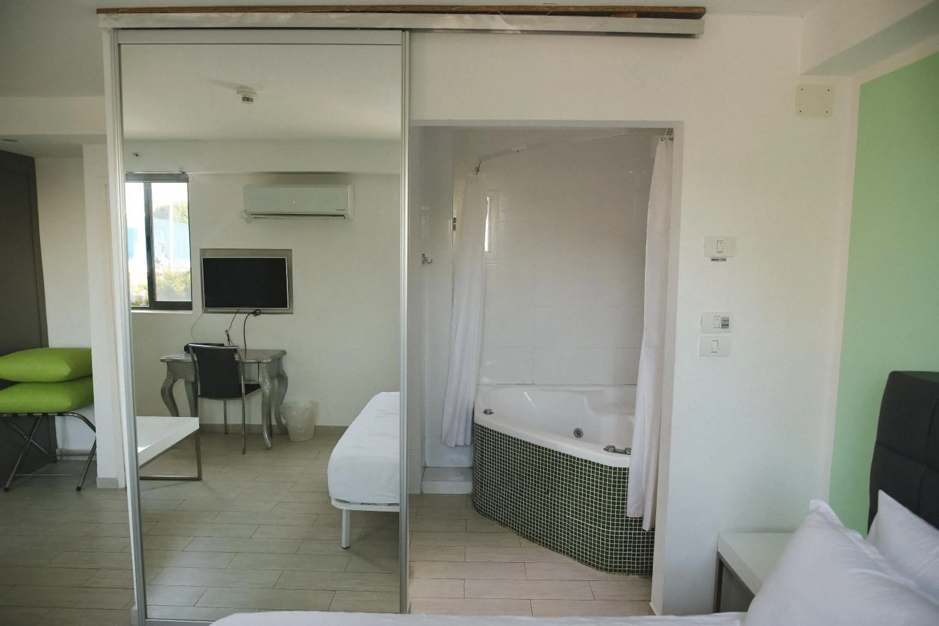 Bathroom, Bed in El Yam