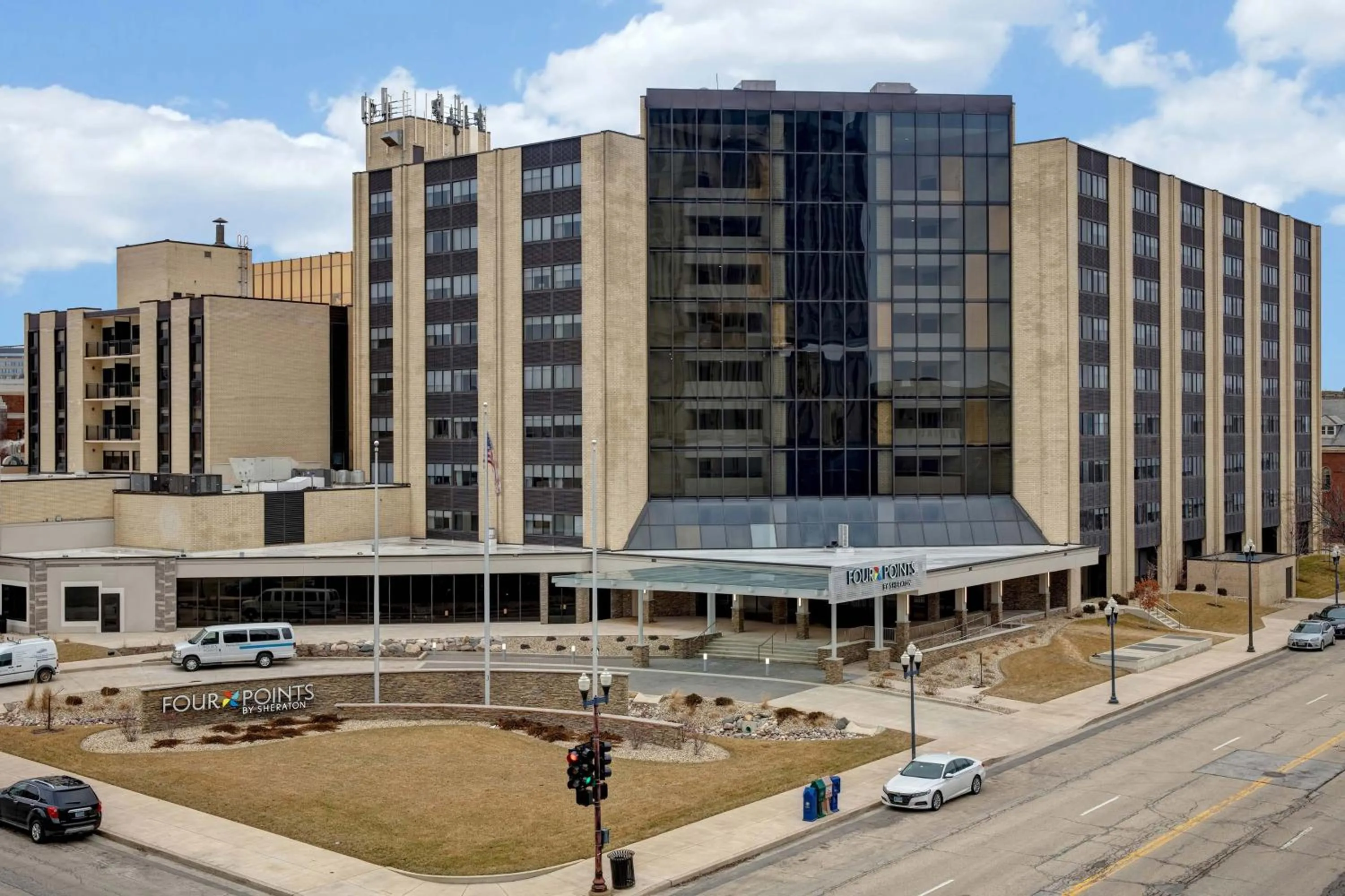 Property building in Four Points by Sheraton Peoria