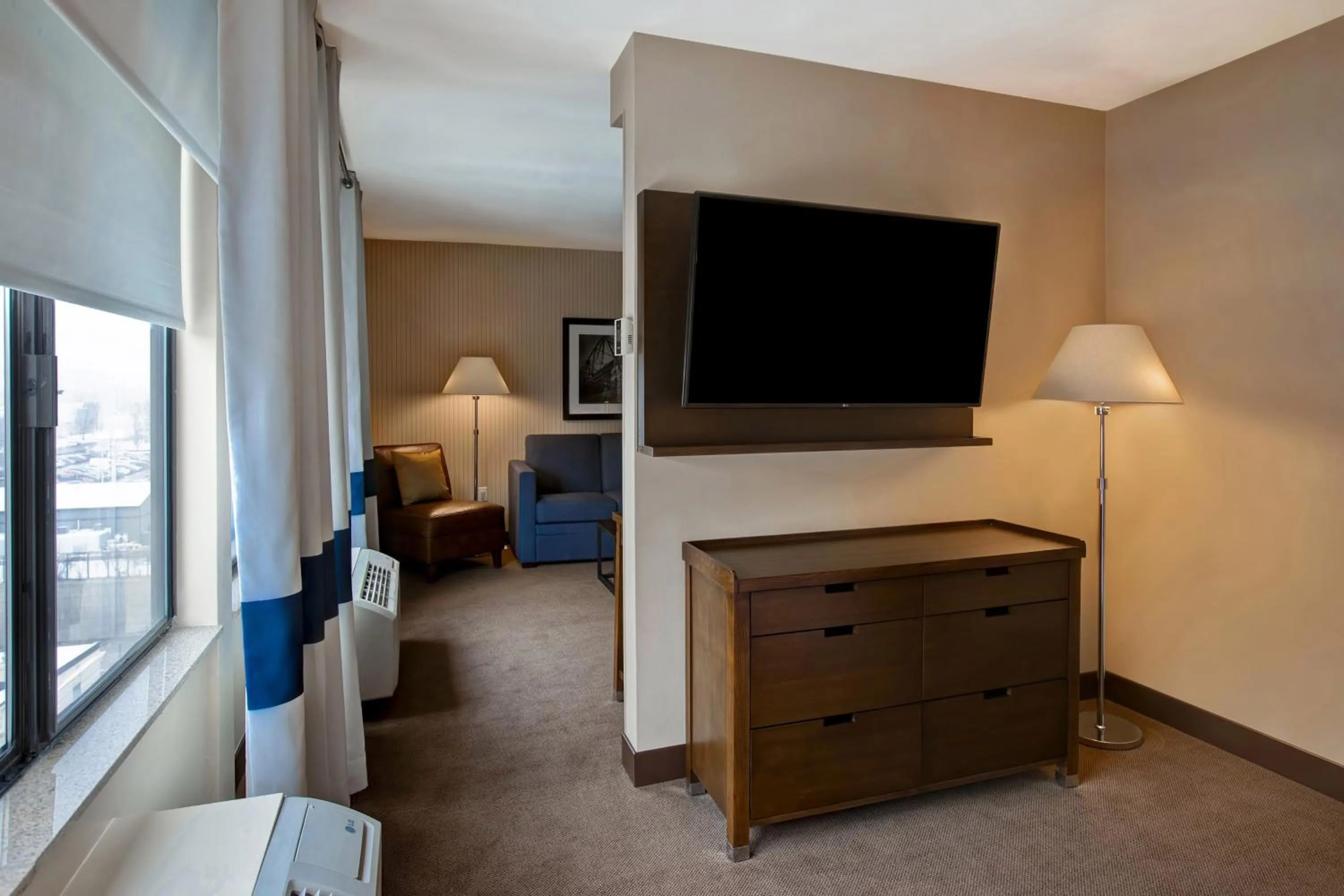 Photo of the whole room in Four Points by Sheraton Peoria