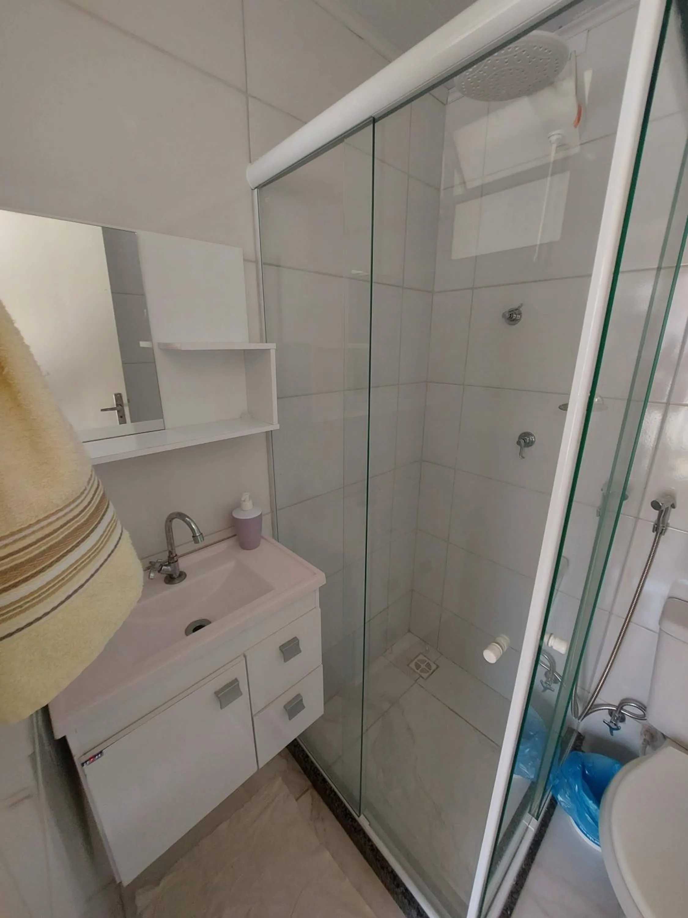 Shower in A Casa Morro do Moreno