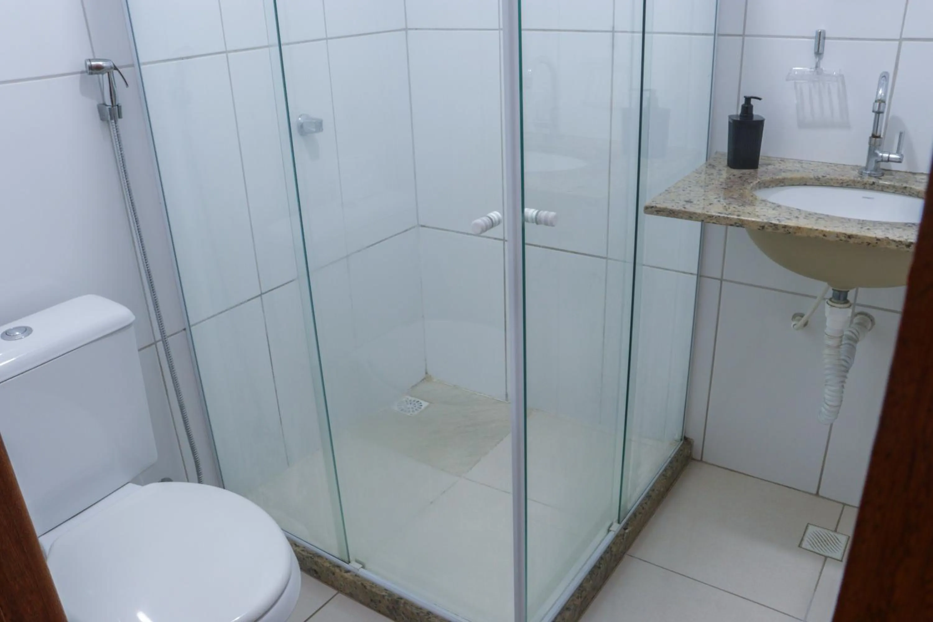 Shower in A Casa Morro do Moreno