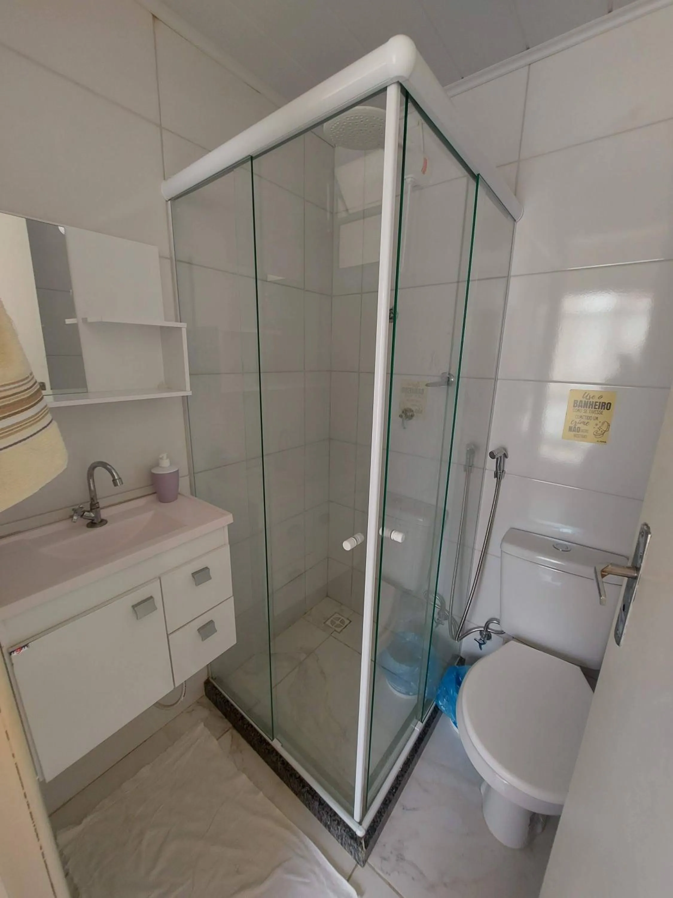 Shower in A Casa Morro do Moreno