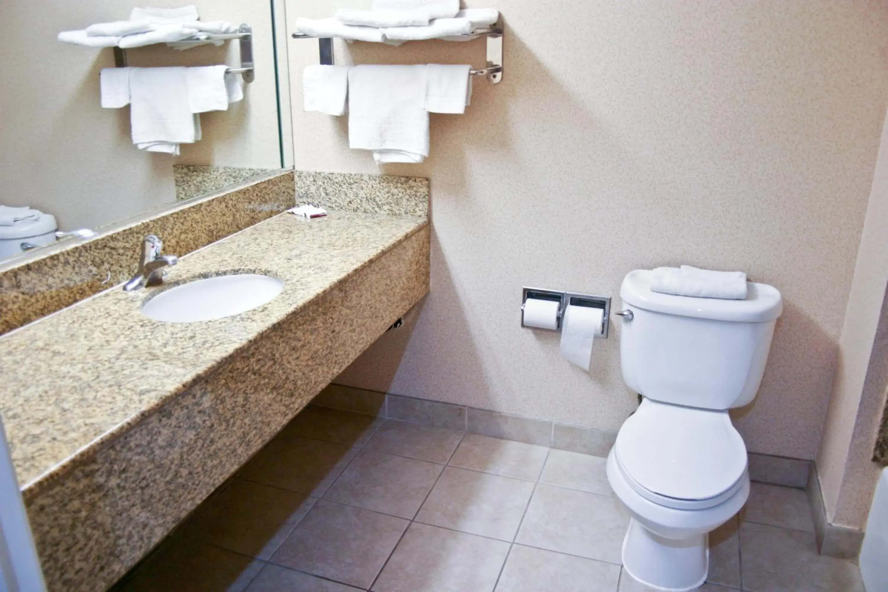 Queen Room with Two Queen Beds in Crystal Inn Suites & Spas Queen Room with Two Queen Beds in Crystal Inn Suites & Spas