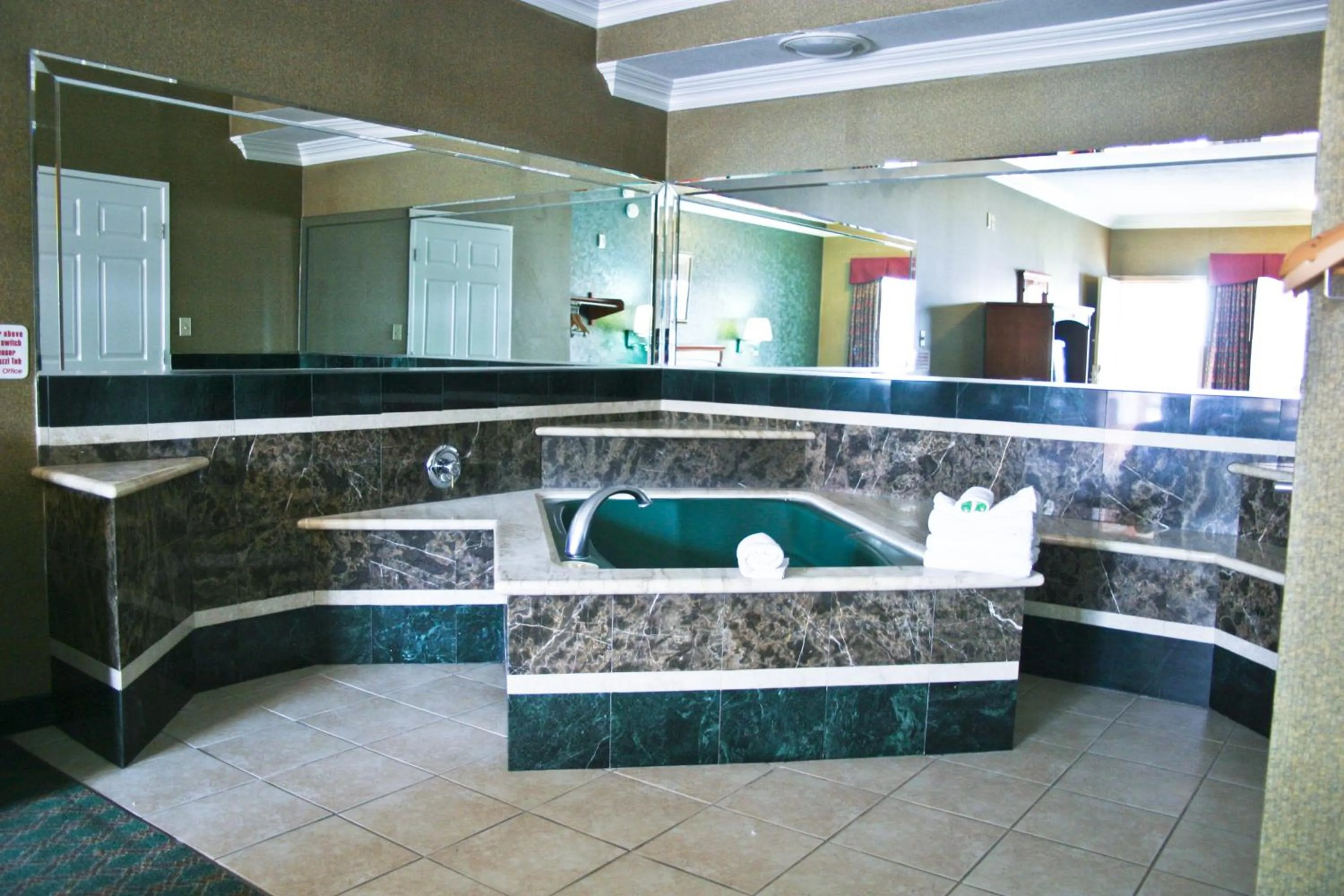 Spa and wellness centre/facilities in Crystal Inn Suites & Spas