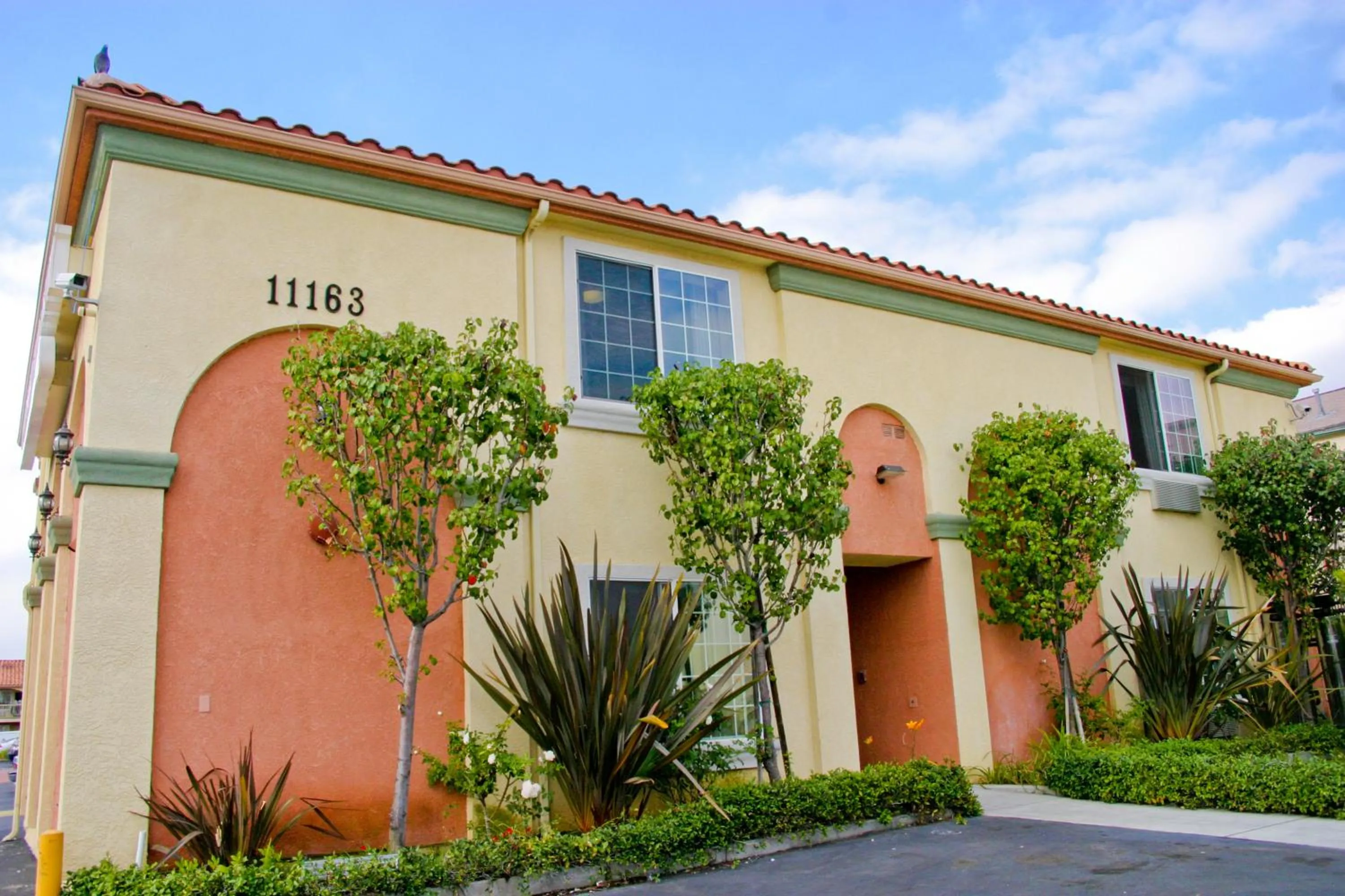 Facade/entrance in Crystal Inn Suites & Spas