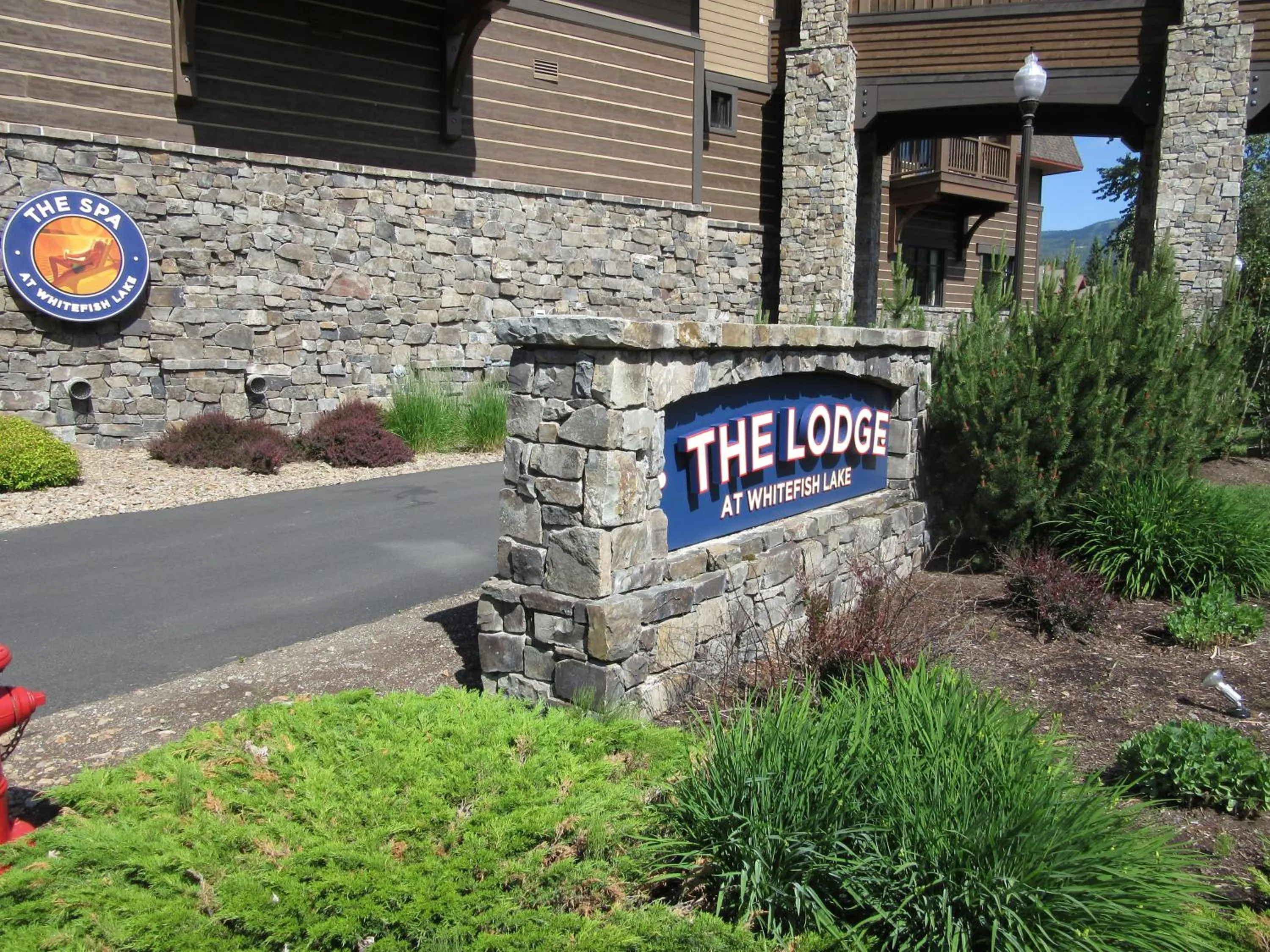Facade/entrance in Lodge at Whitefish Lake