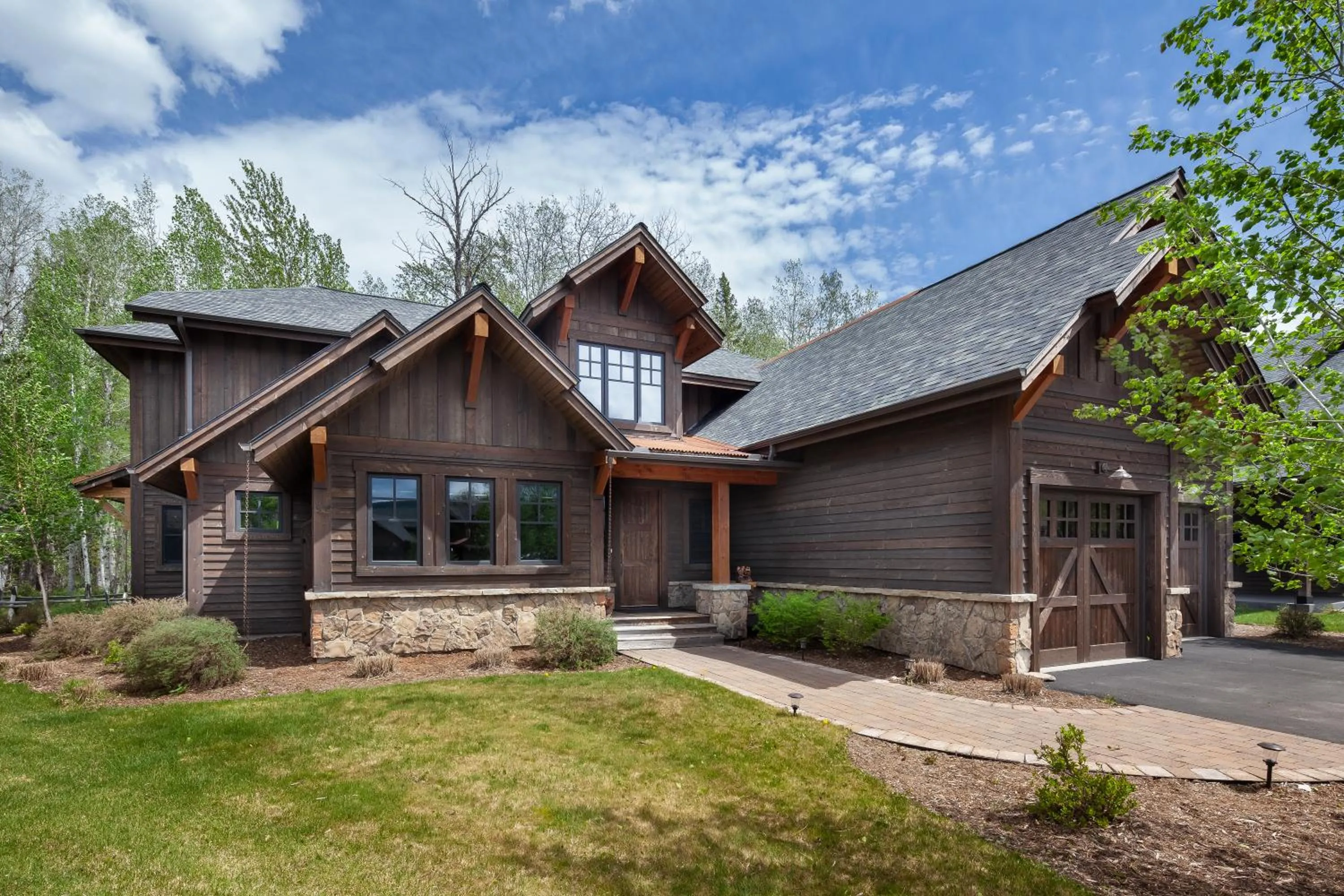 Photo of the whole room in Lodge at Whitefish Lake