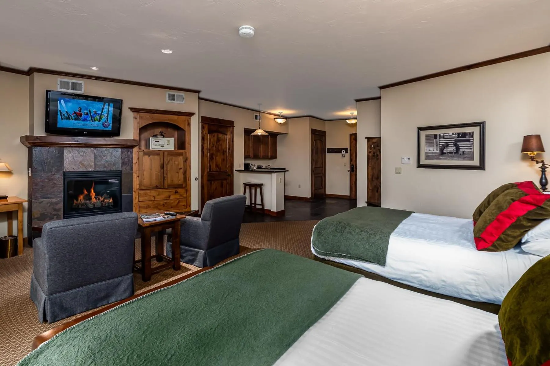 TV and multimedia, Bed in Lodge at Whitefish Lake