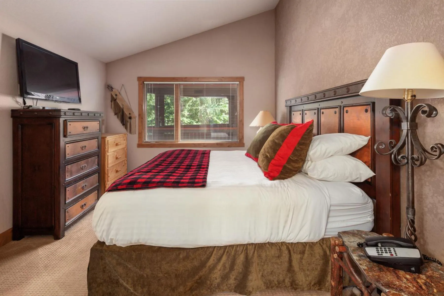 Bedroom, Bed in Lodge at Whitefish Lake