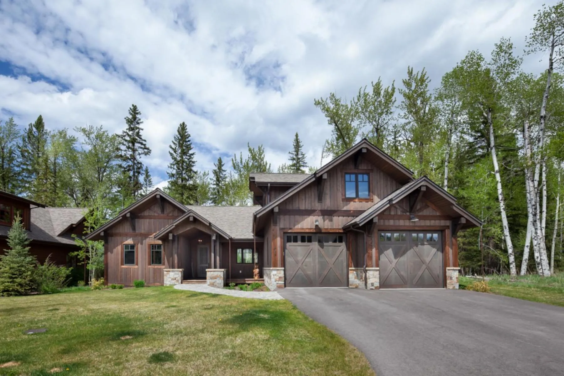 Photo of the whole room in Lodge at Whitefish Lake