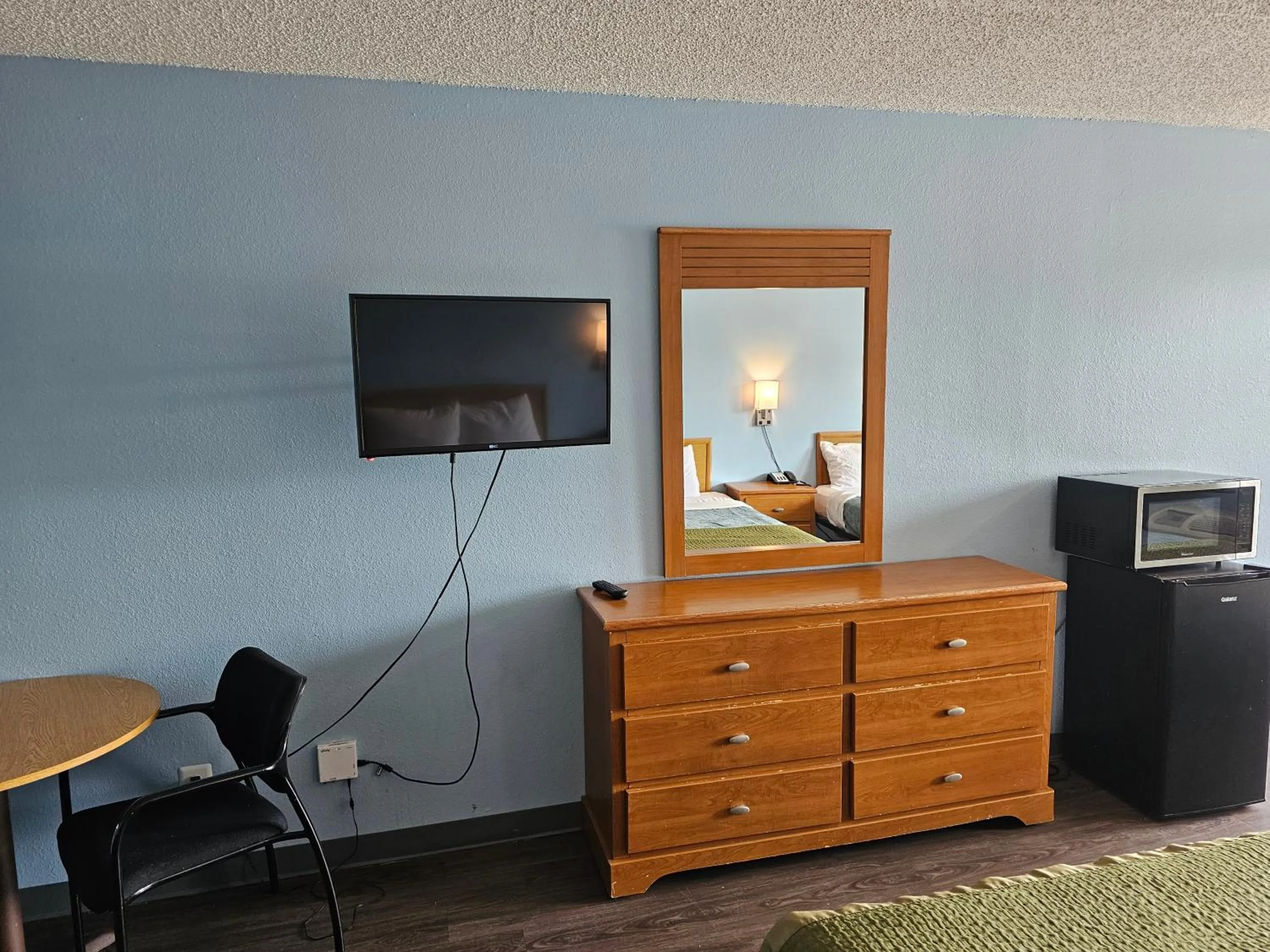 TV and multimedia in Sumner Motor Inn