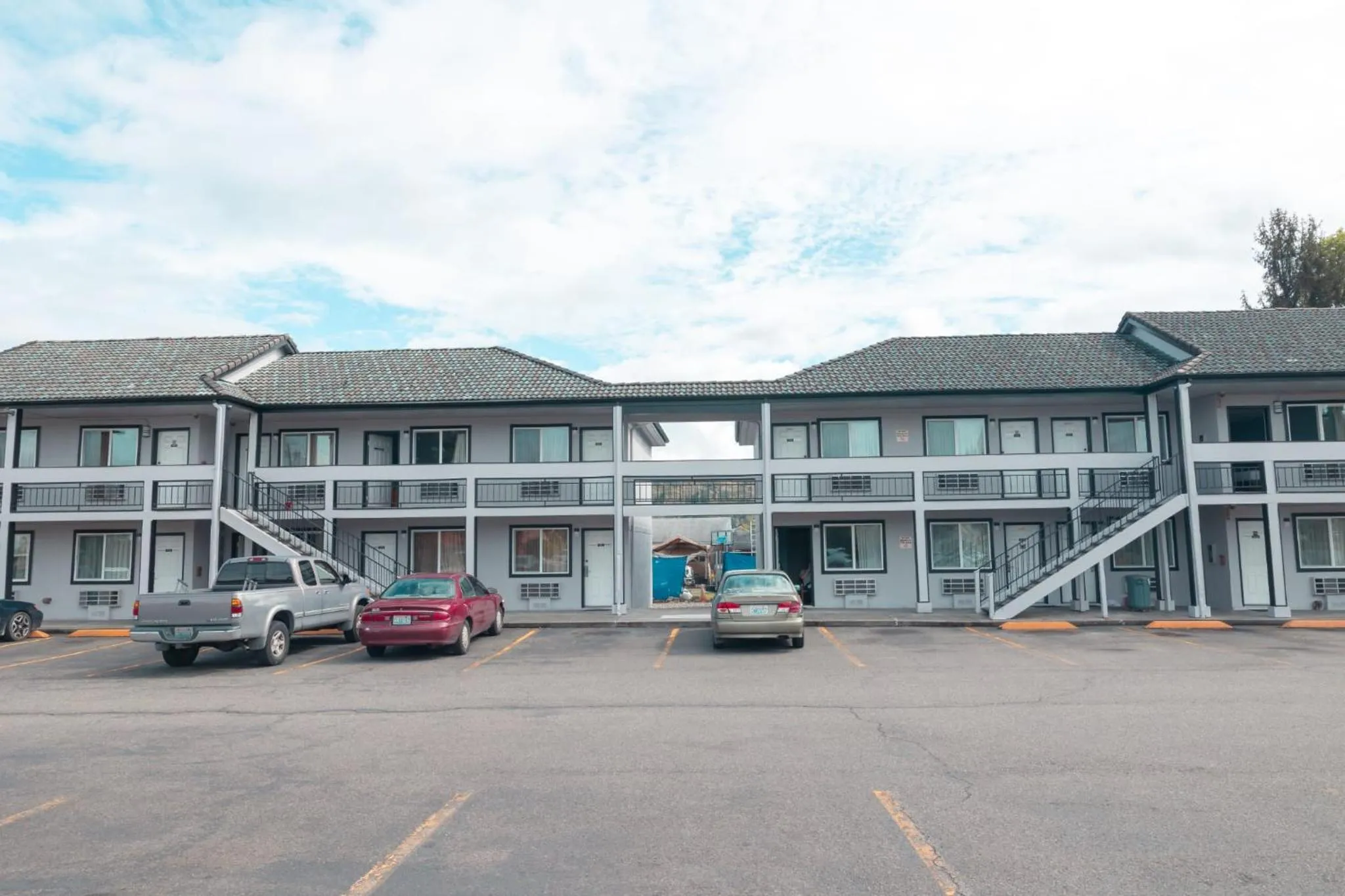 Property building in Sumner Motor Inn