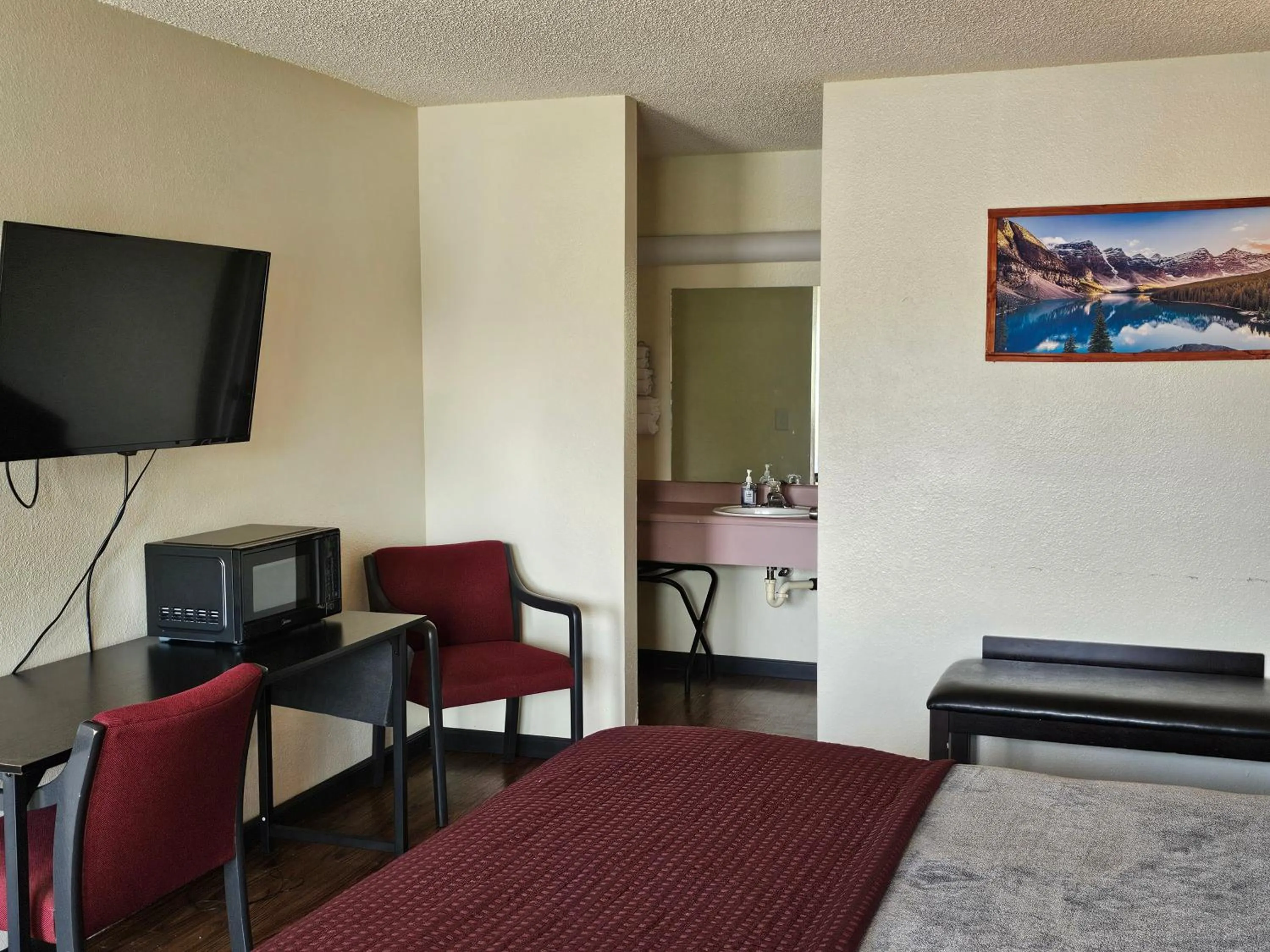 Seating area in Sumner Motor Inn