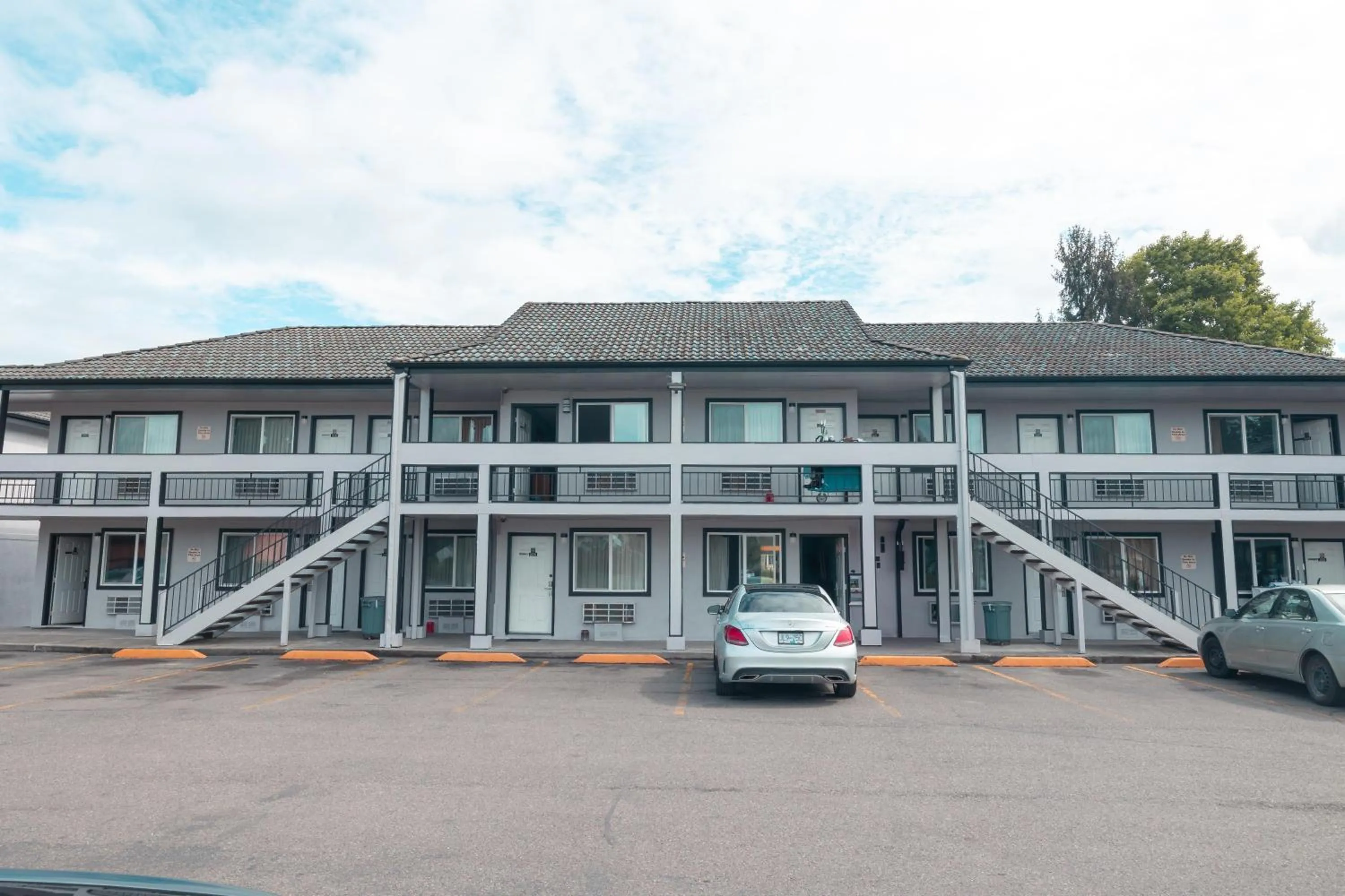 Property building in Sumner Motor Inn