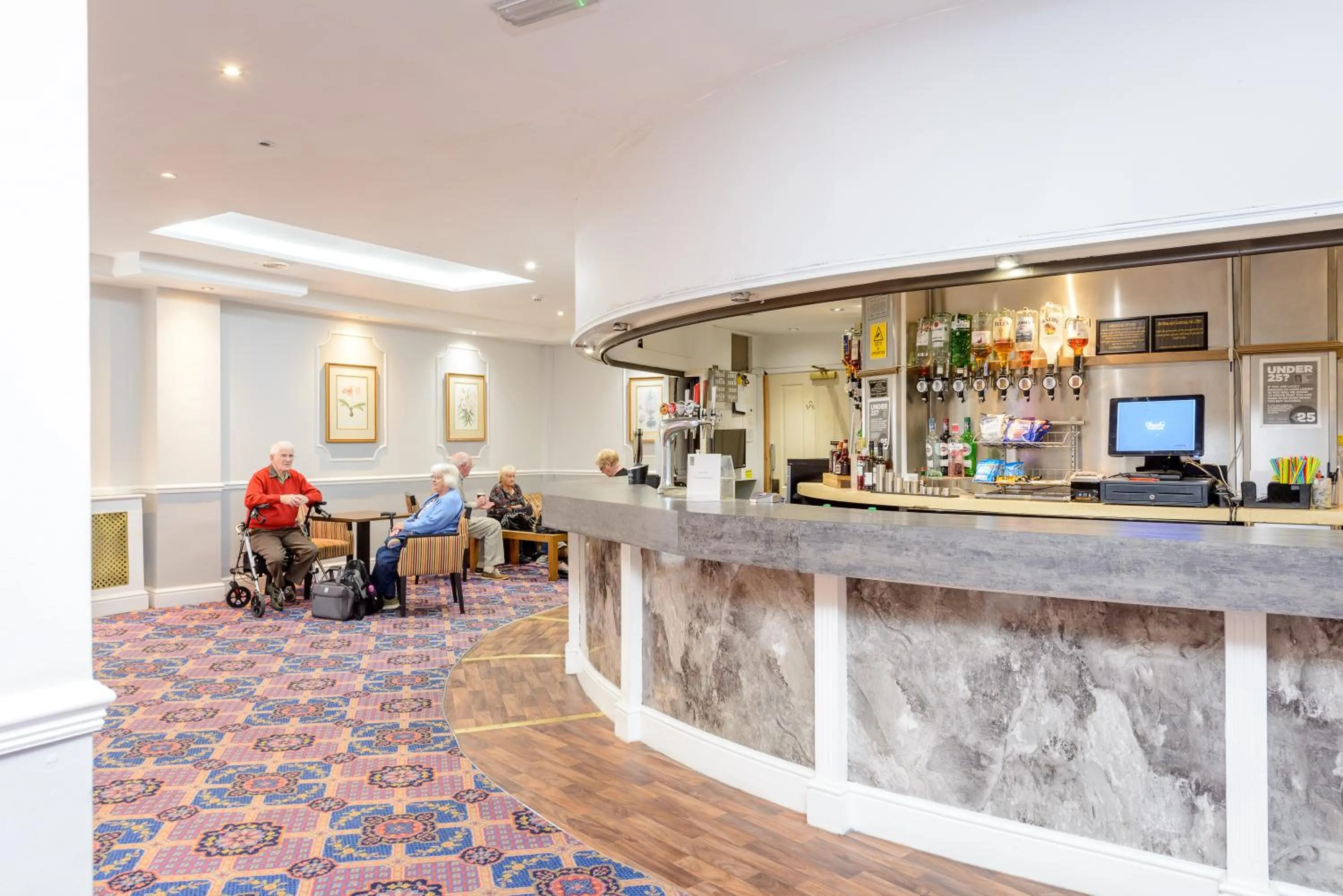 Restaurant/places to eat in Hotel Prince Regent