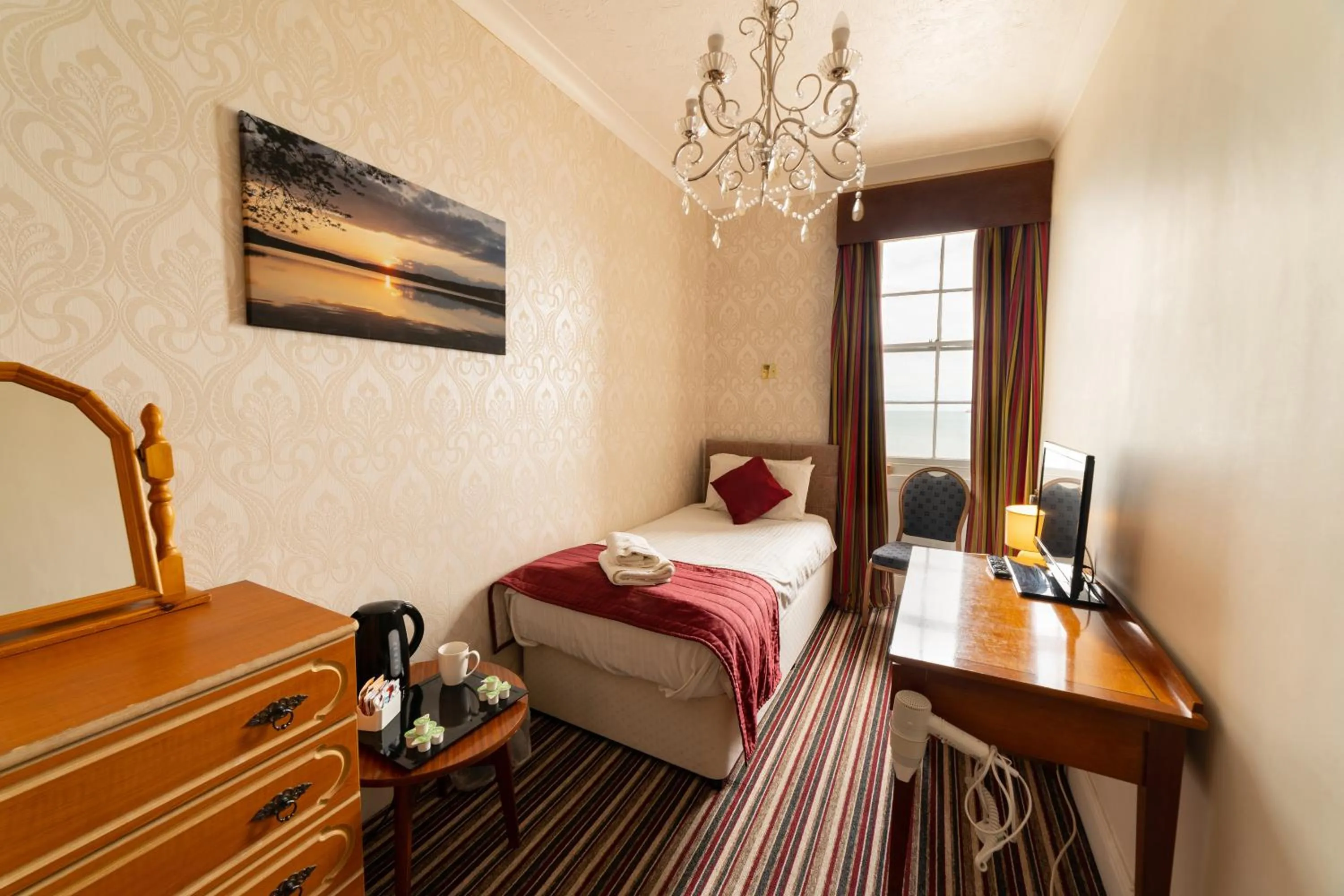 Photo of the whole room, Bed in Hotel Prince Regent