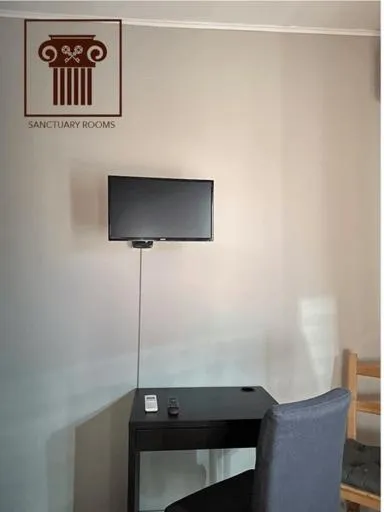 Communal lounge/ TV room in Sanctuary Rooms