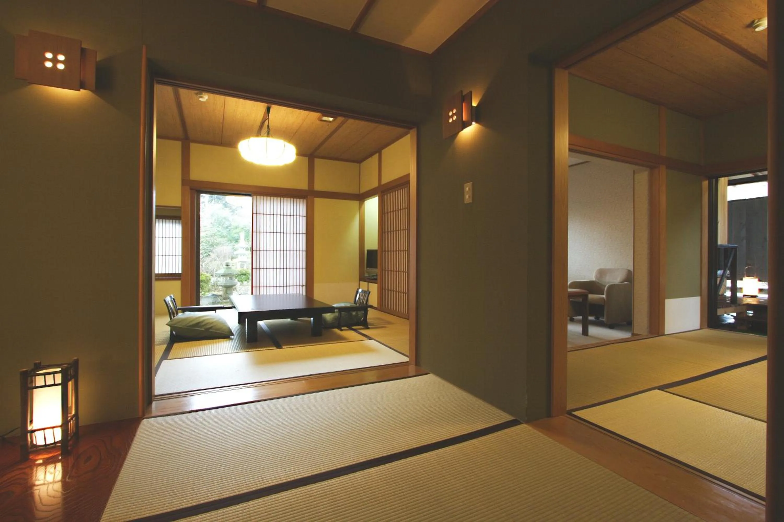 Photo of the whole room, Bed in Yoshimatsu