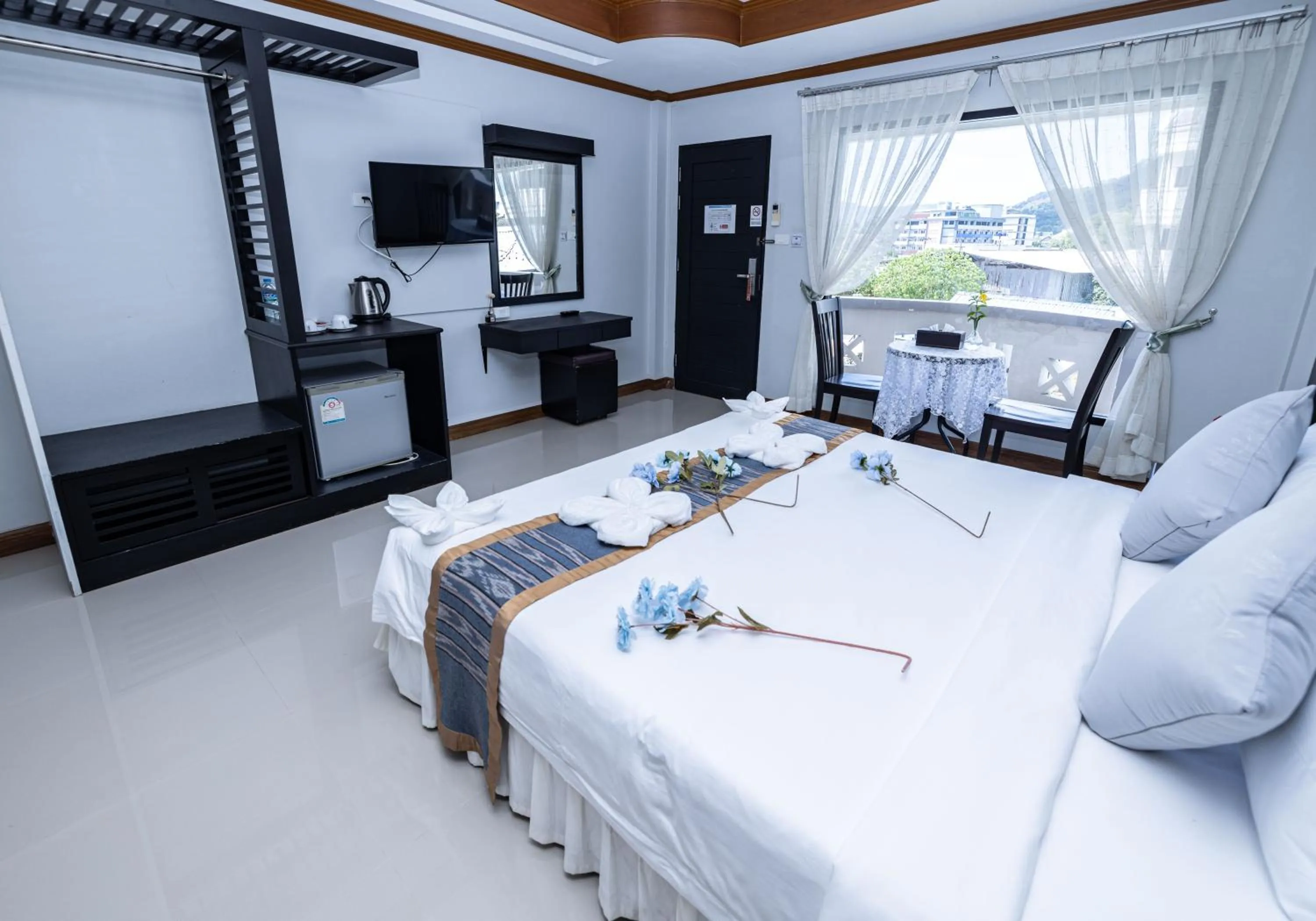 Communal lounge/ TV room, Bed in Blue Carina Hotel Phuket