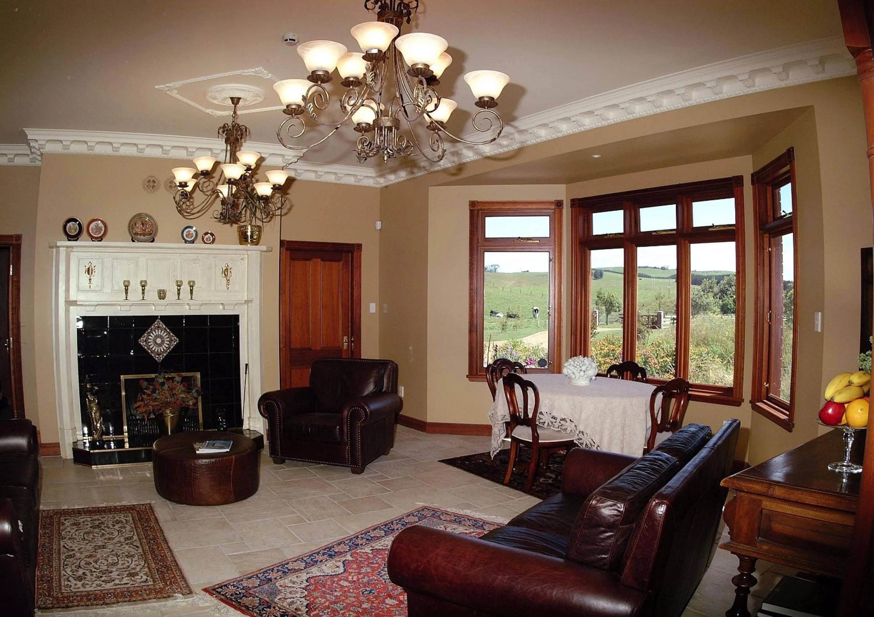 Communal lounge/ TV room in Lake Karapiro Lodge