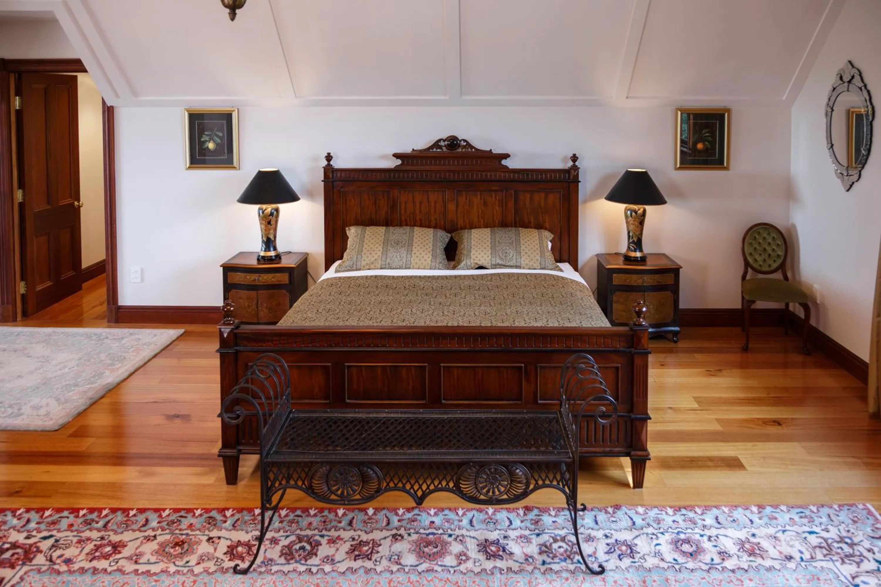 Photo of the whole room, Bed in Lake Karapiro Lodge