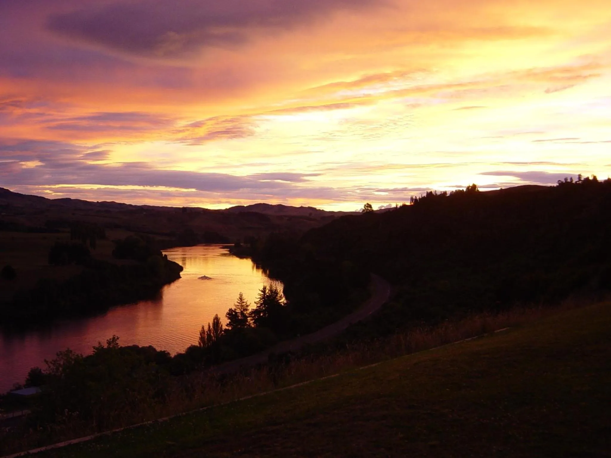 Sunset in Lake Karapiro Lodge