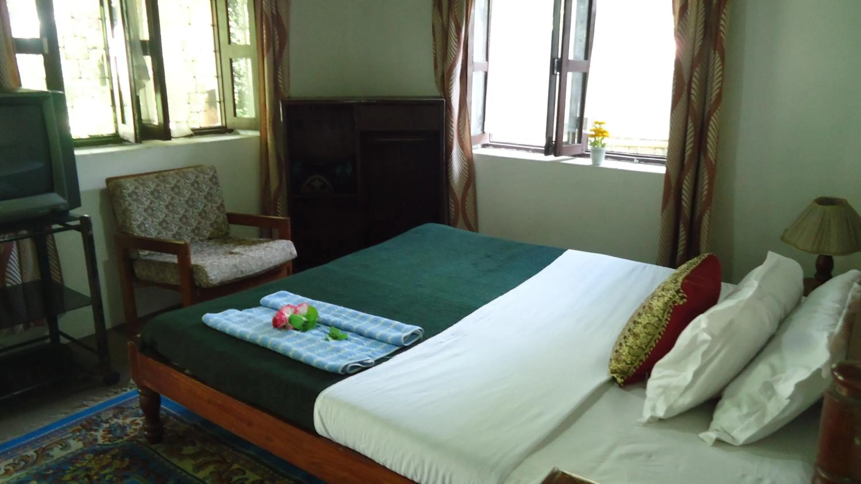 Photo of the whole room, Bed in Gurkha Lodge