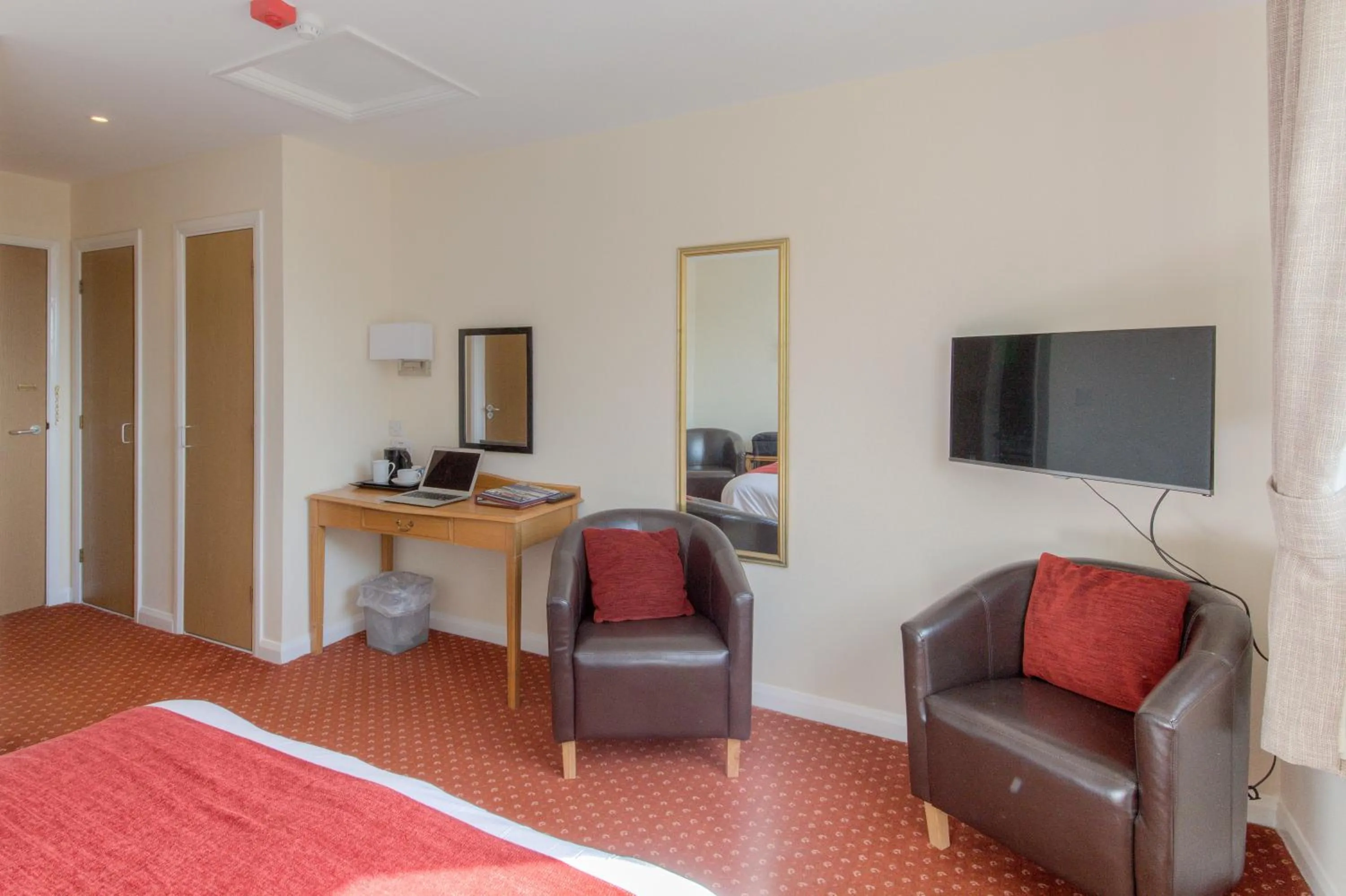 Photo of the whole room, Bed in Wayford Bridge Inn Hotel