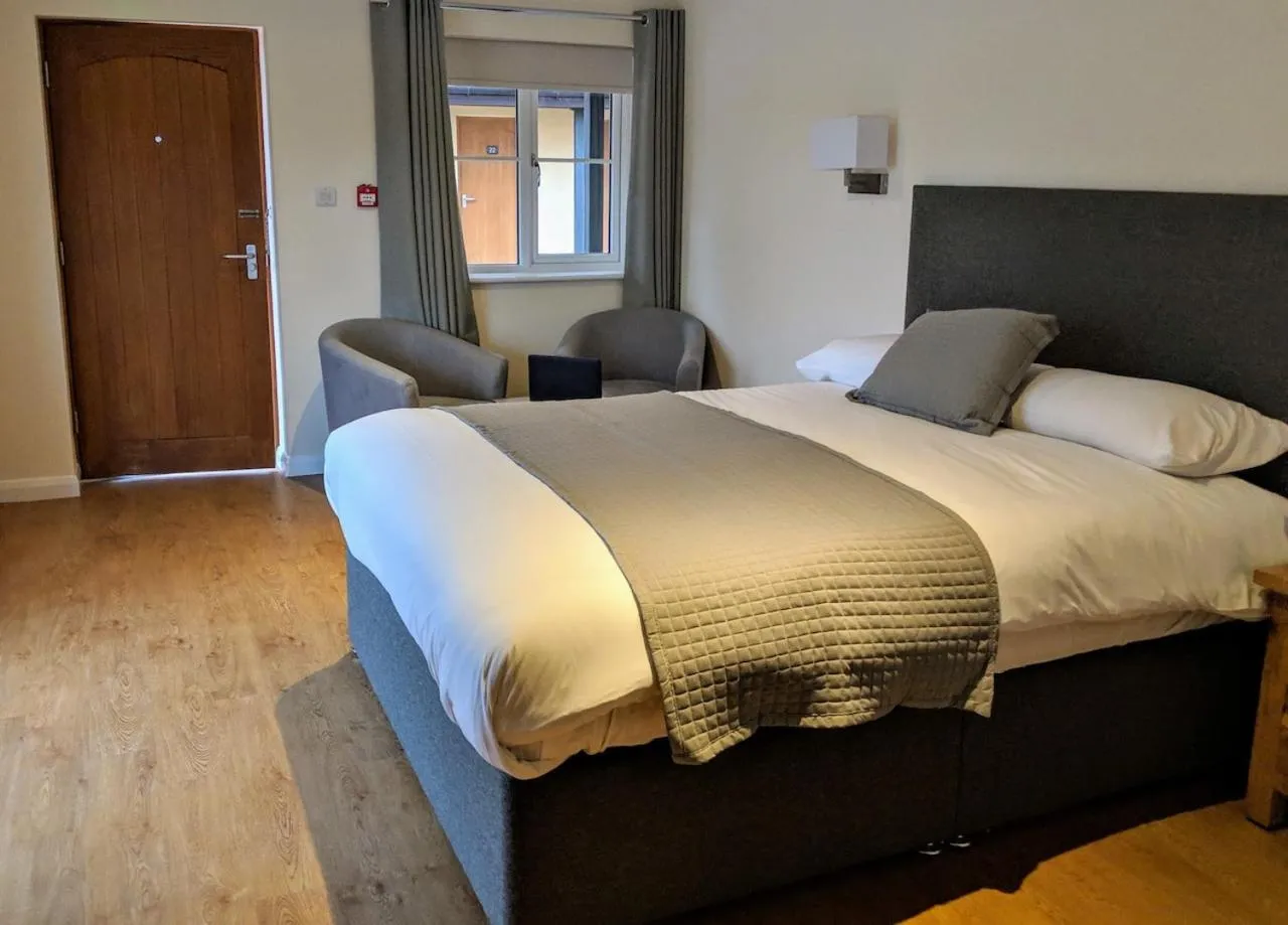 Bed in Wayford Bridge Inn Hotel