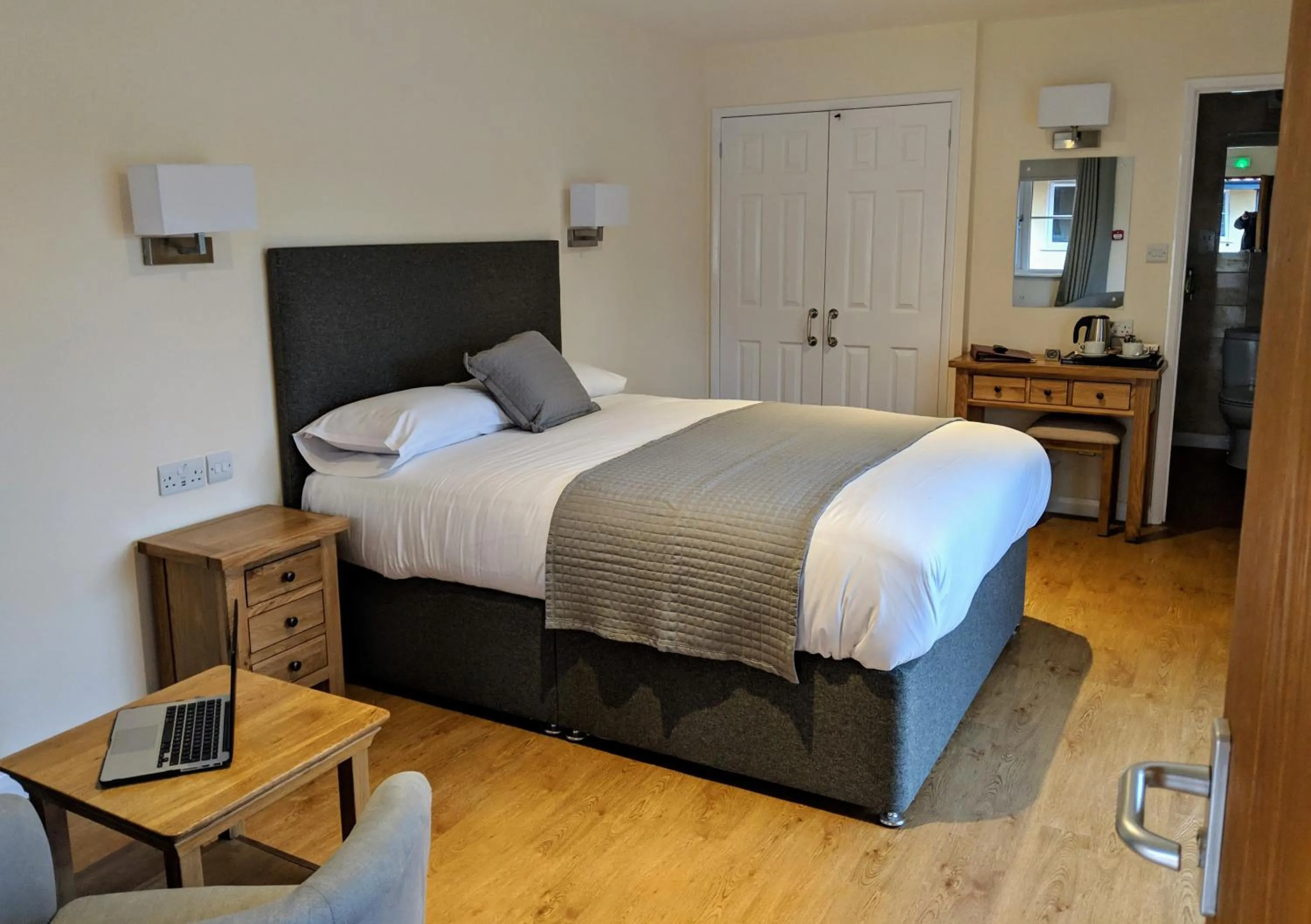 Bed in Wayford Bridge Inn Hotel