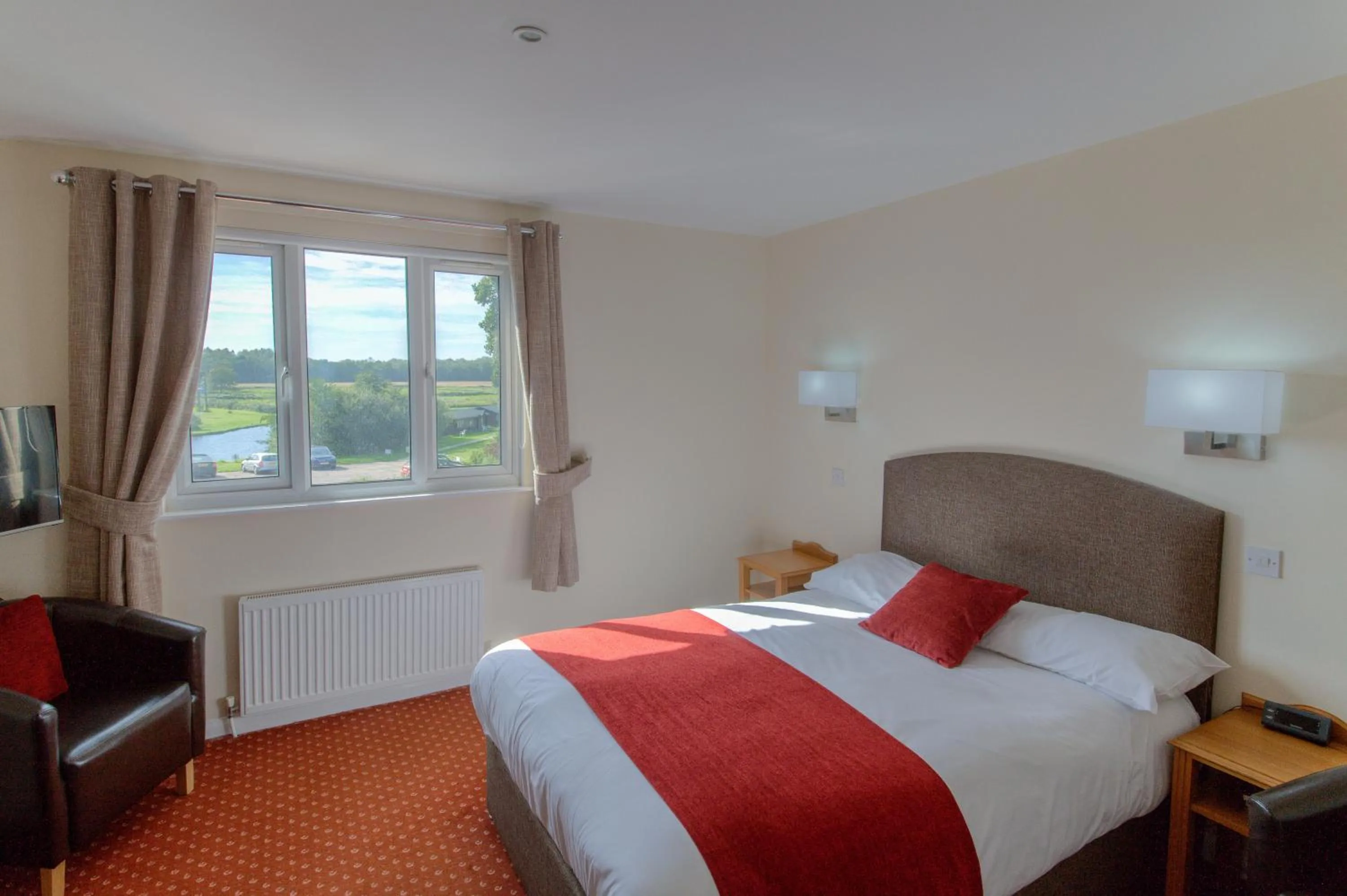 Photo of the whole room, Bed in Wayford Bridge Inn Hotel