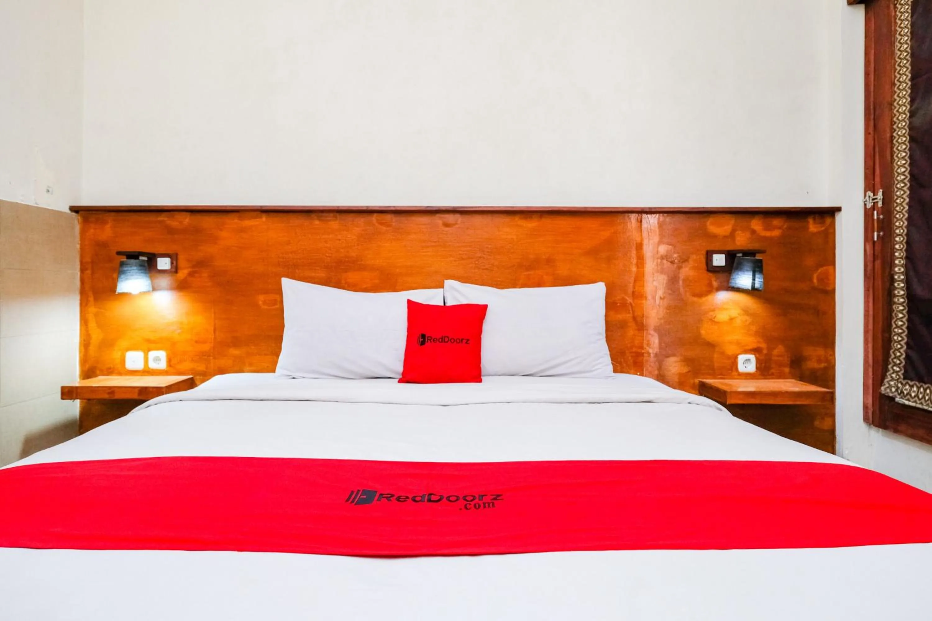 Bedroom, Bed in RedDoorz near Legian Street