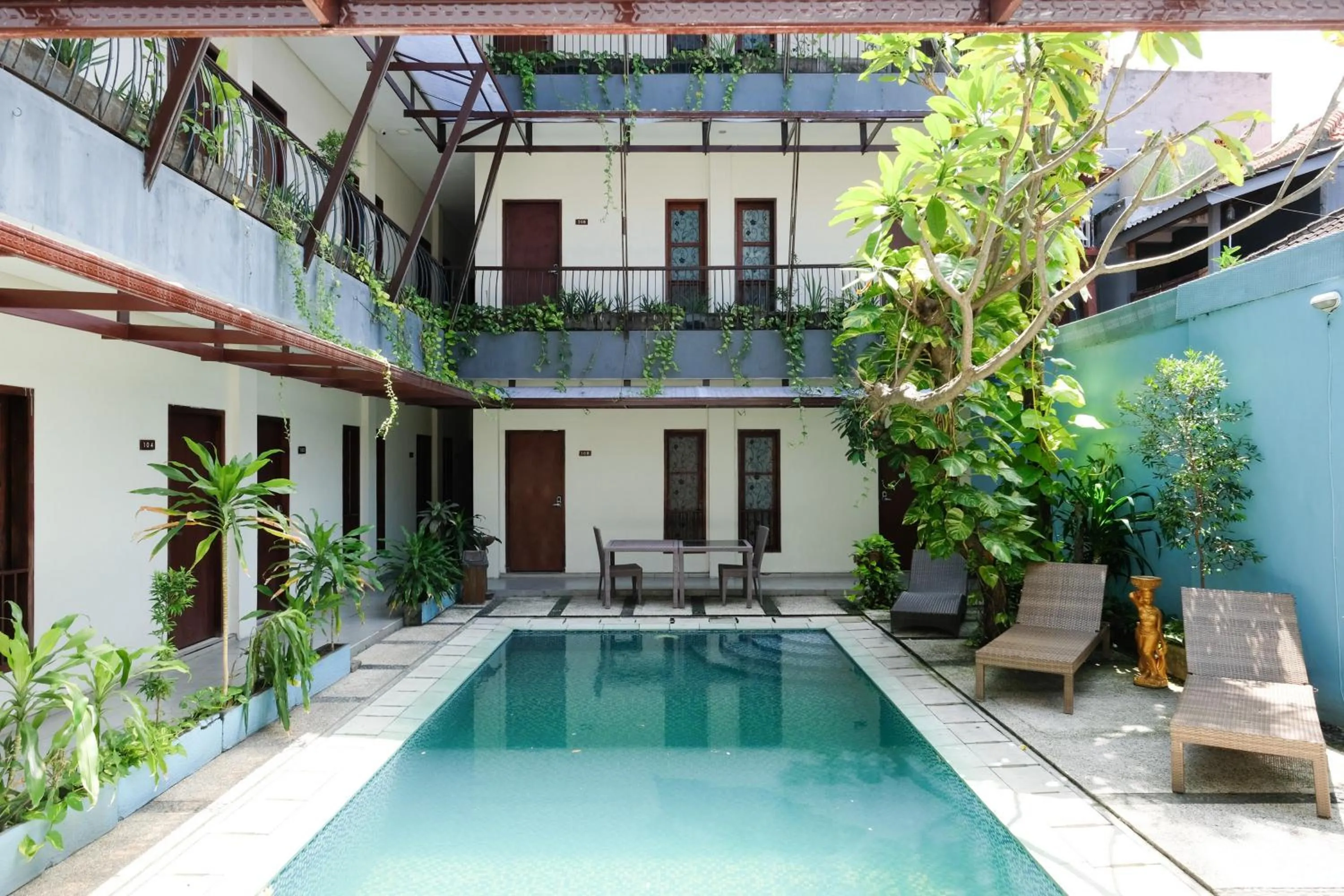 Swimming pool in RedDoorz near Legian Street