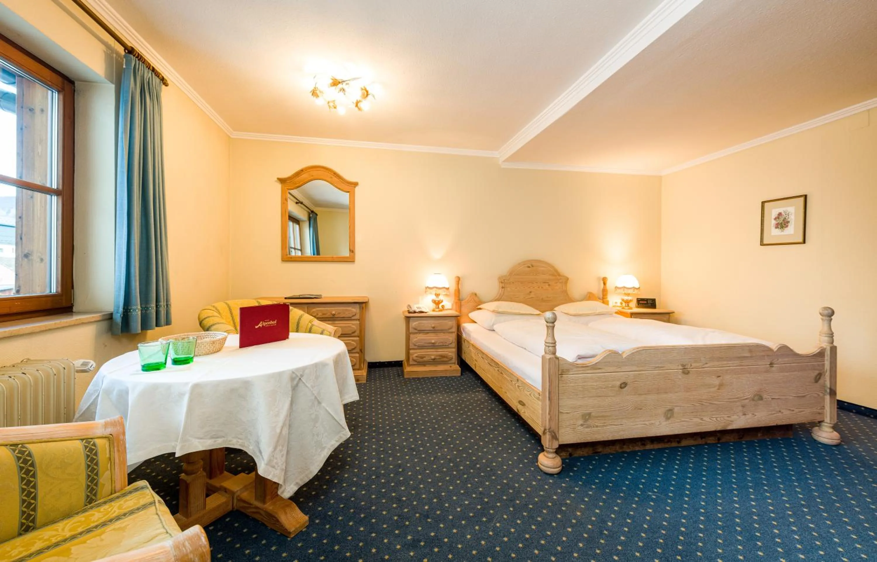 Seating area, Bed in Wellness & Sporthotel Alpenhof