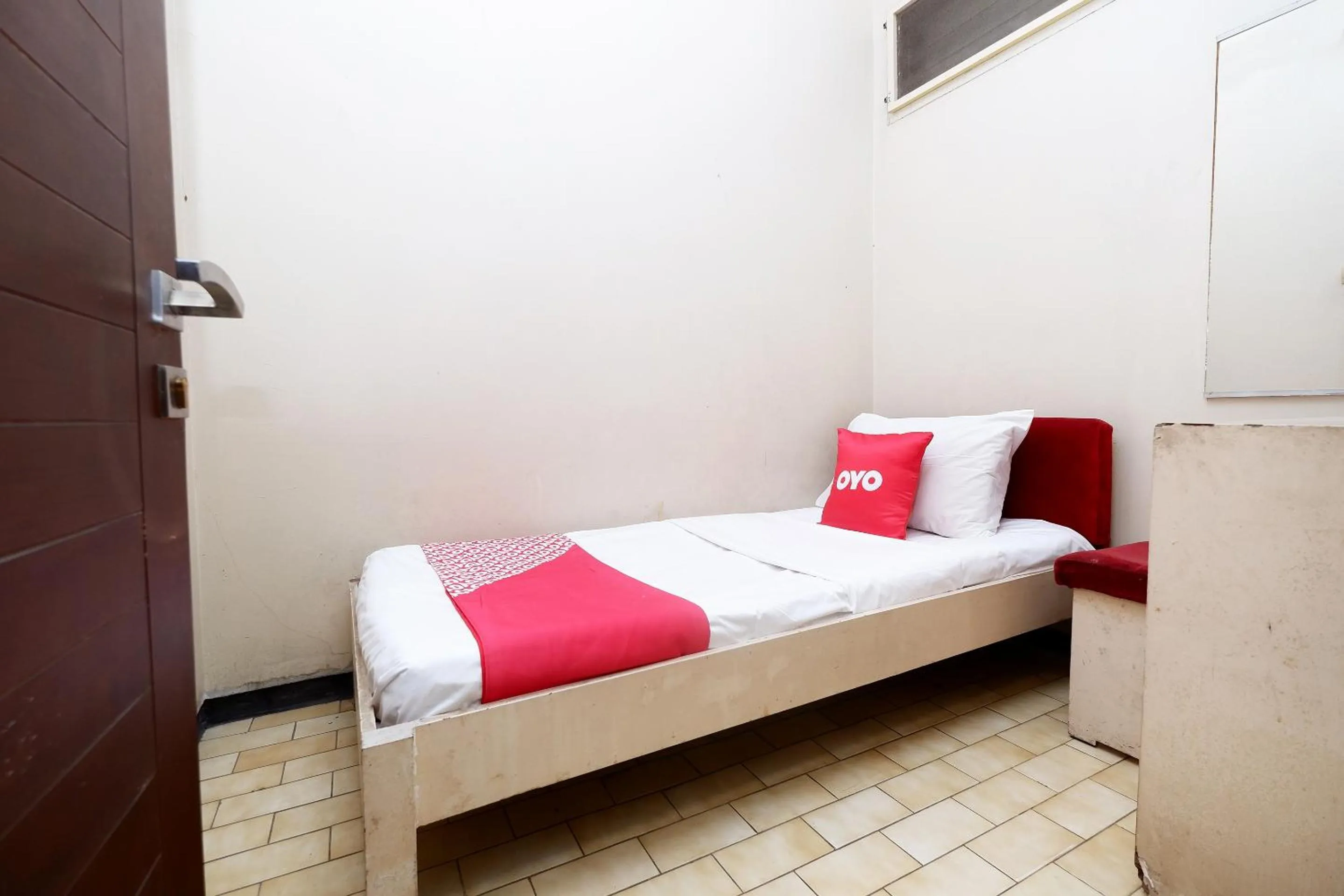 Bedroom in OYO 1843 Cahya Nirwana