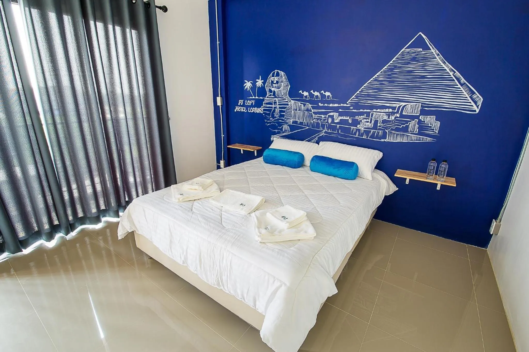 Bed in PJ Loft Hotel