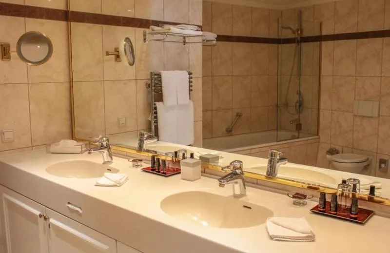 Bathroom in Romantik Hotel Bülow Residenz