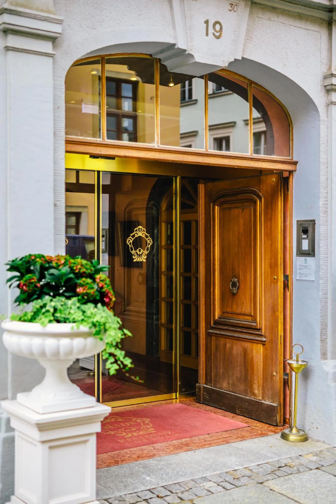 Facade/entrance in Romantik Hotel Bülow Residenz