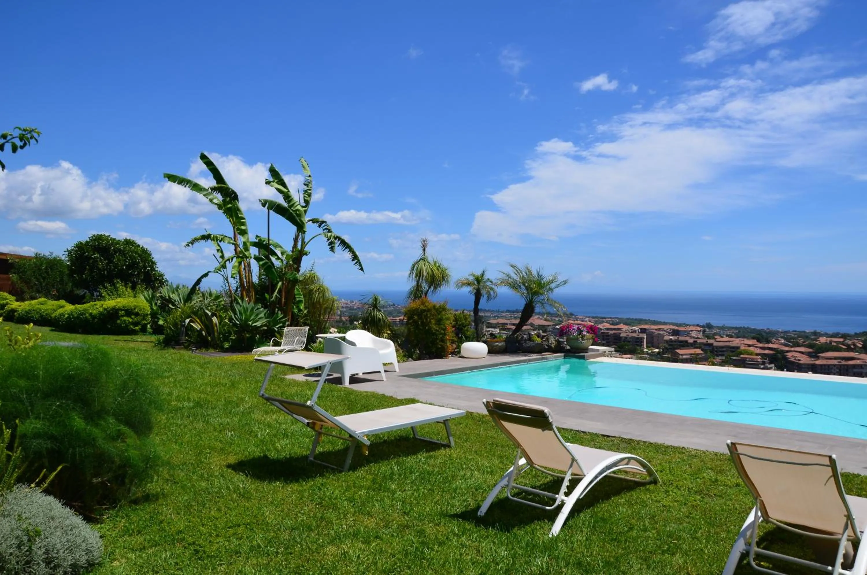 Swimming pool in La casa del panorama