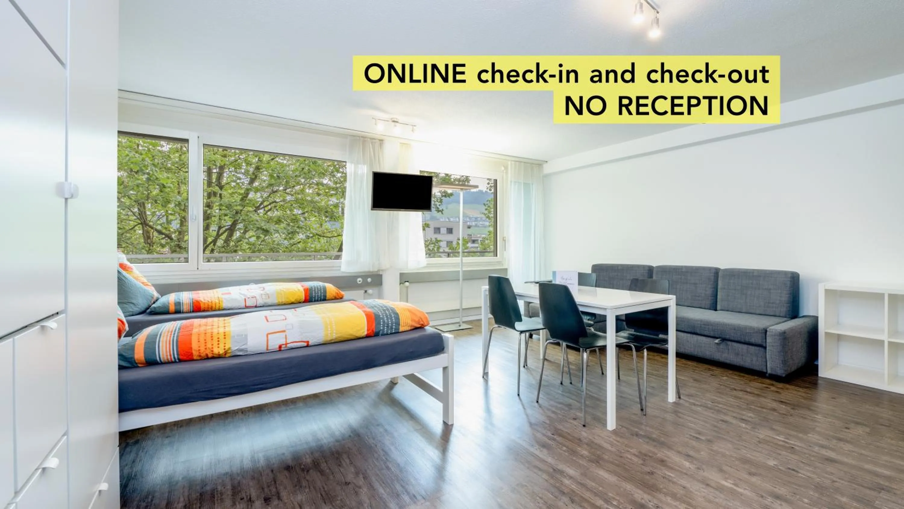 Photo of the whole room in Anstatthotel Zug - app self-check-in