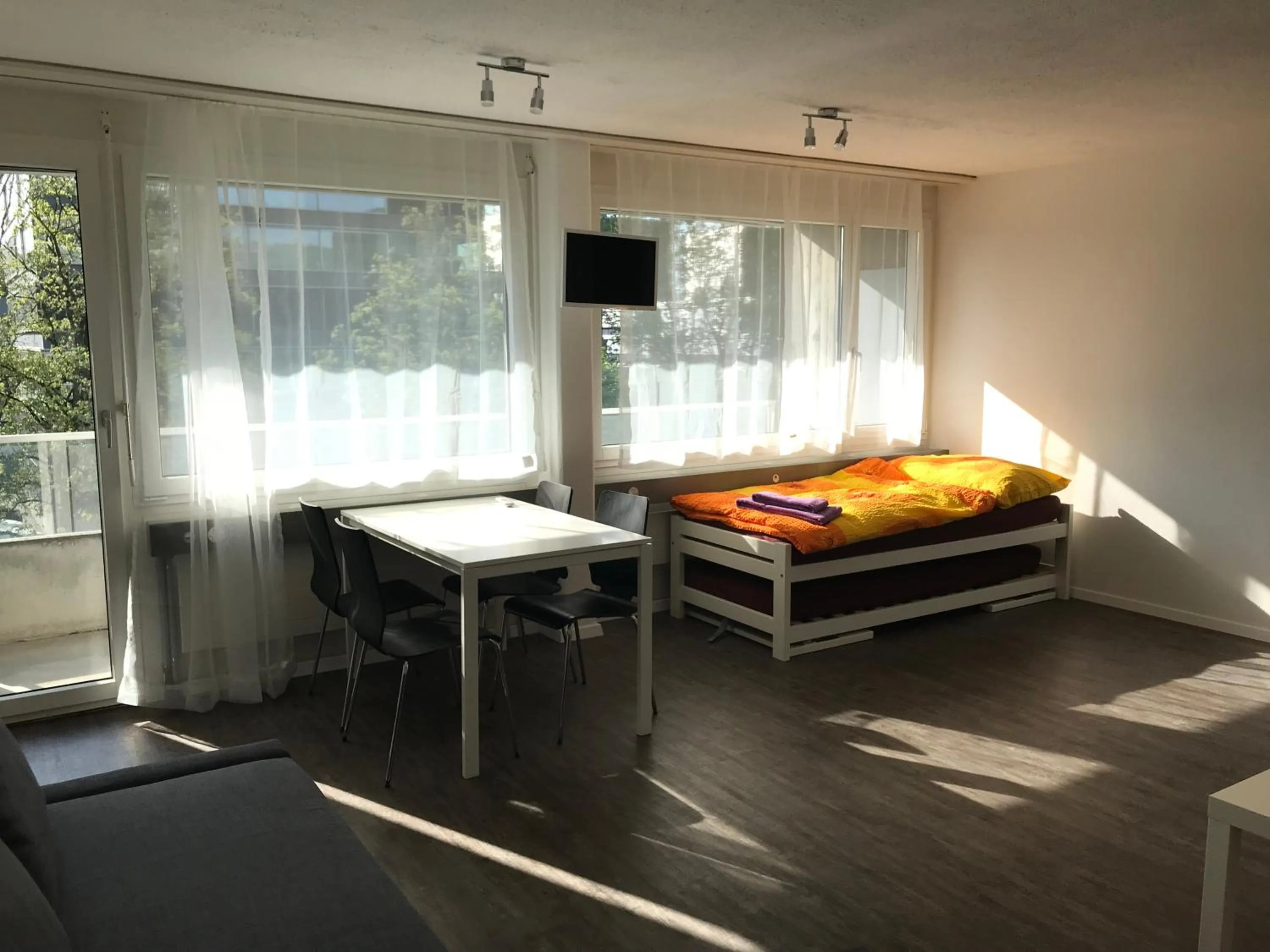 Photo of the whole room, Bed in Anstatthotel Zug - app self-check-in